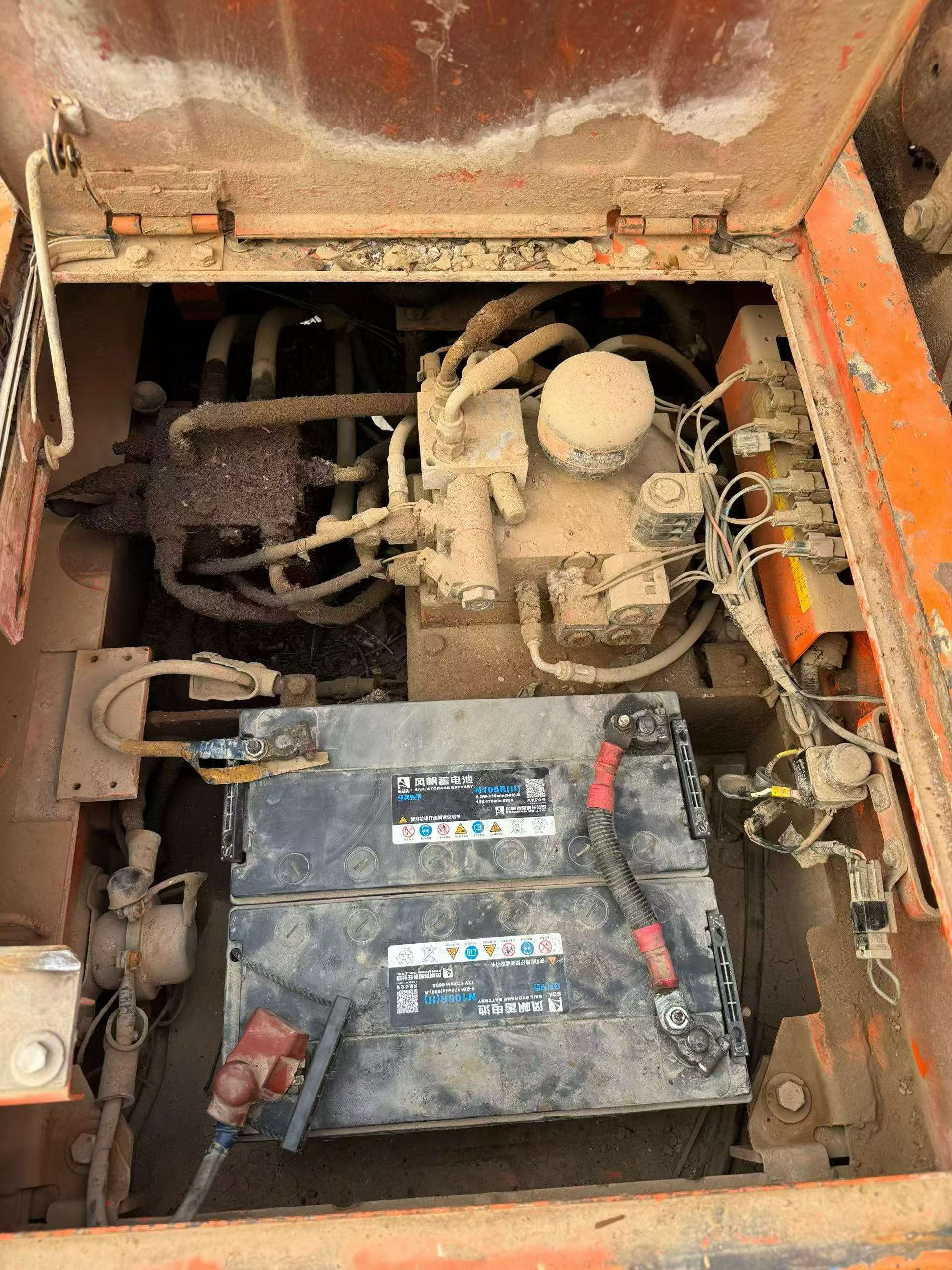 Compre Excavadora Doosan DH150 Usada / 9