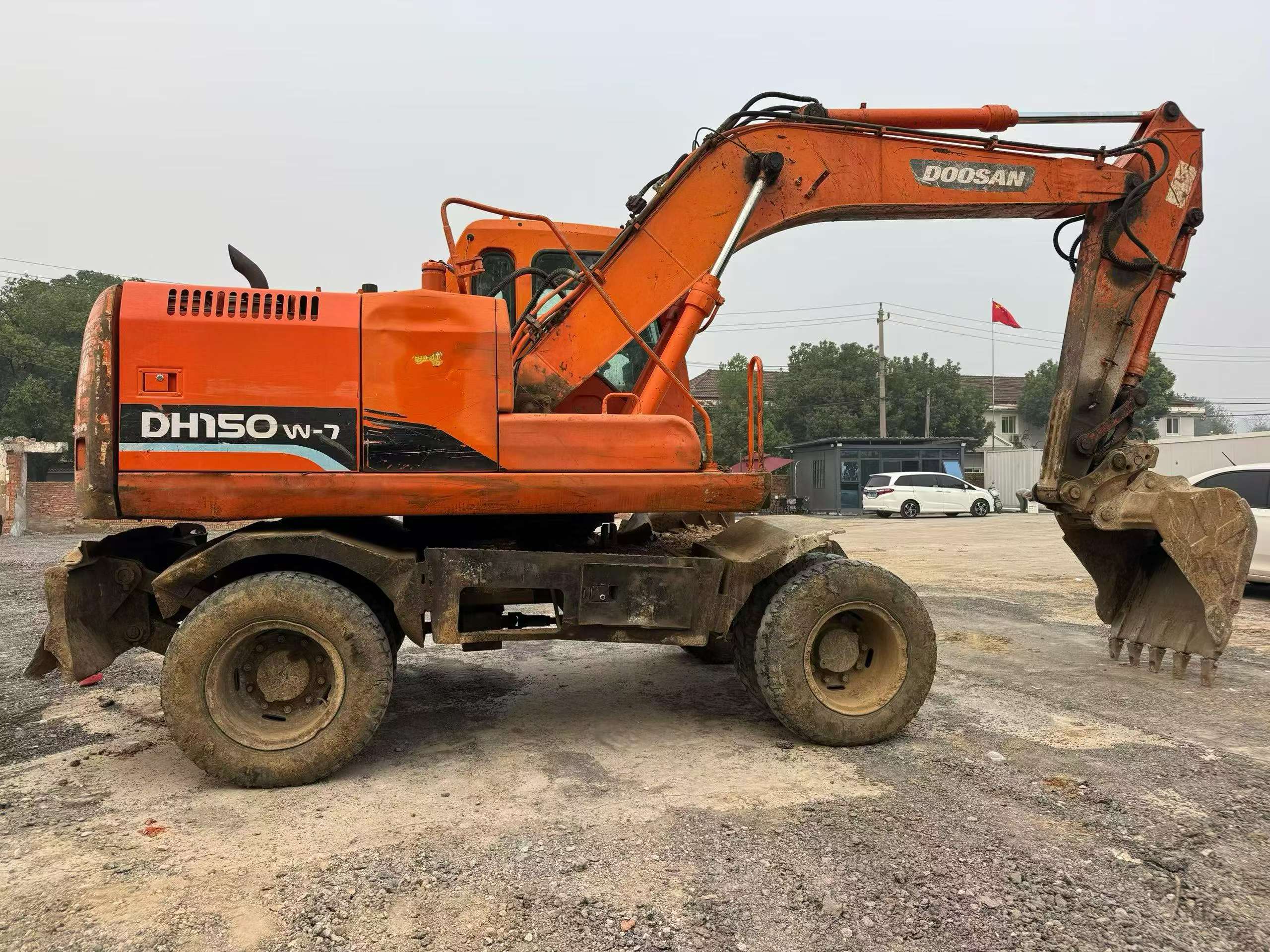 Compre Excavadora Doosan DH150 Usada / 3