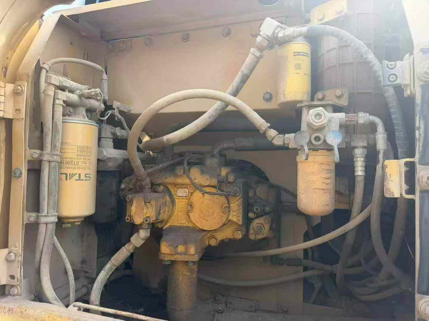 Buy Caterpillar 323 Used Excavator / 4