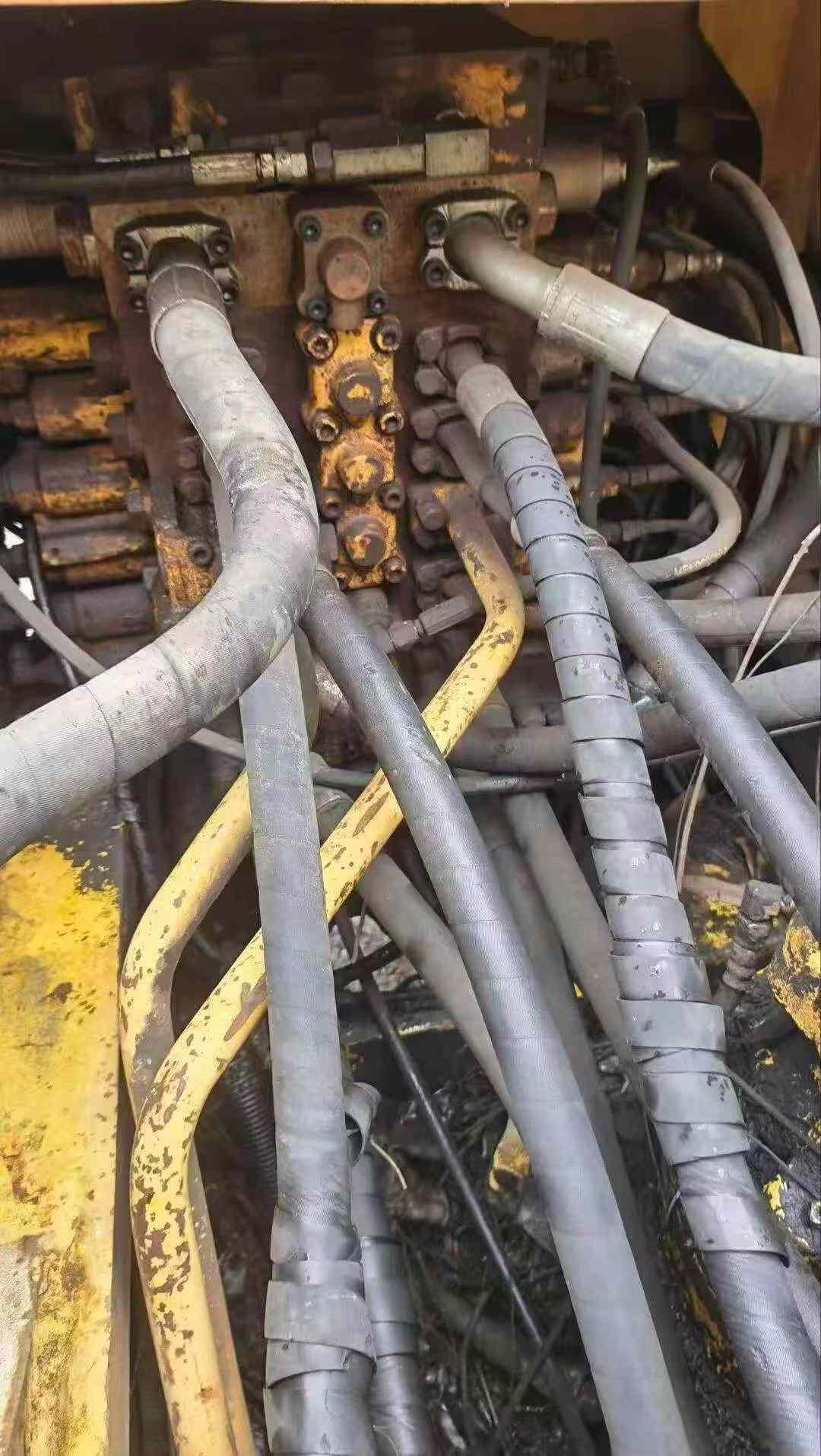 Buy Komatsu PC240-6 Used Excavator / 2