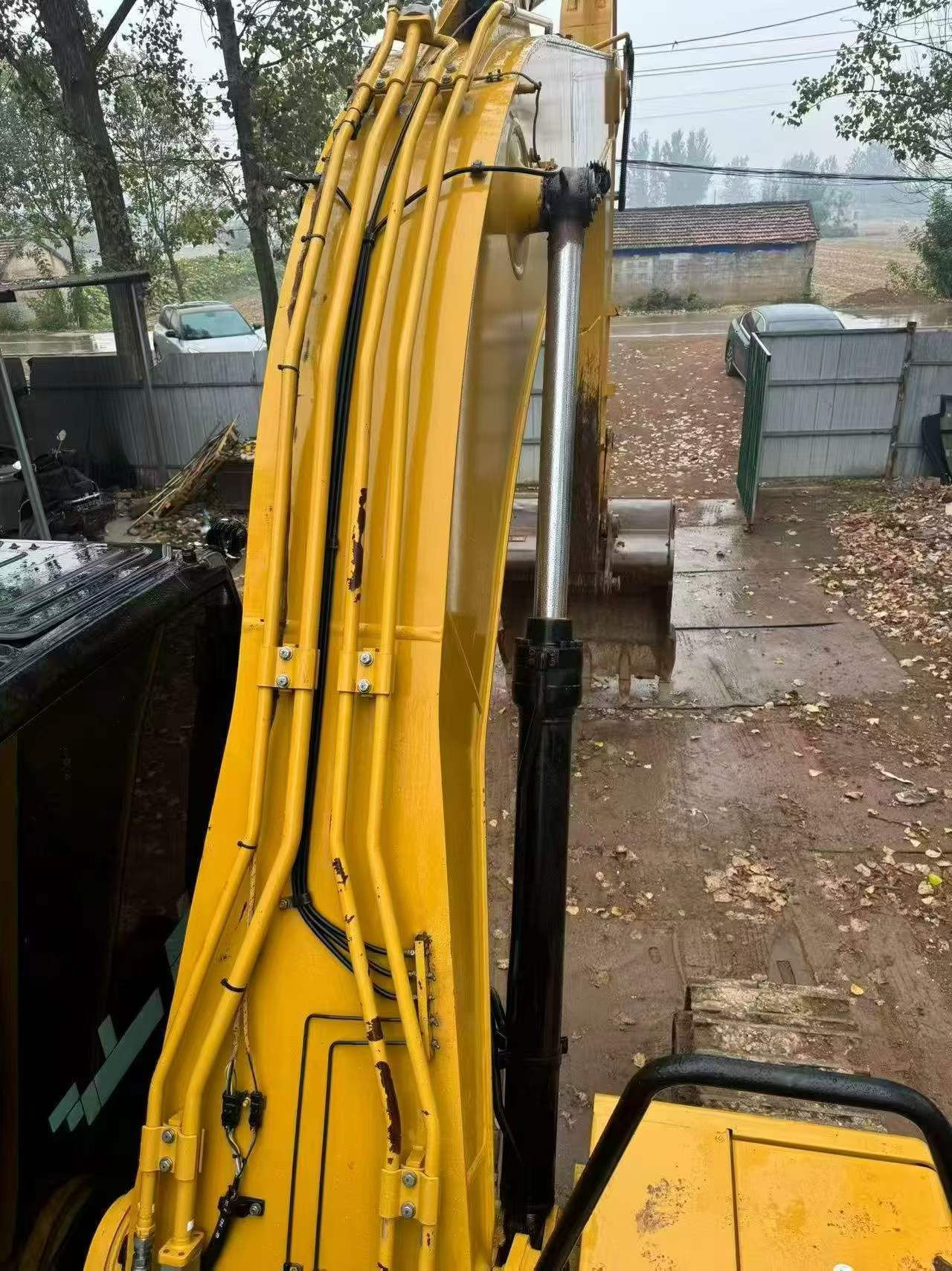 Buy Caterpillar 323 Used Excavator / 4