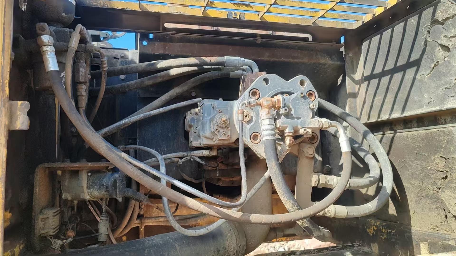 Buy Kato HD1023-LC Used Excavator / 6