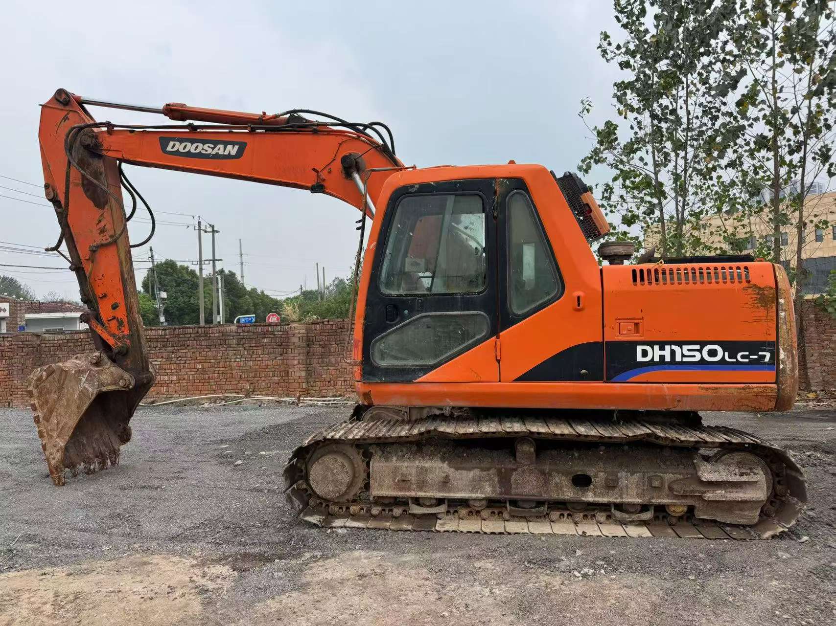 Compre Excavadora Doosan DH150 Usada / 2