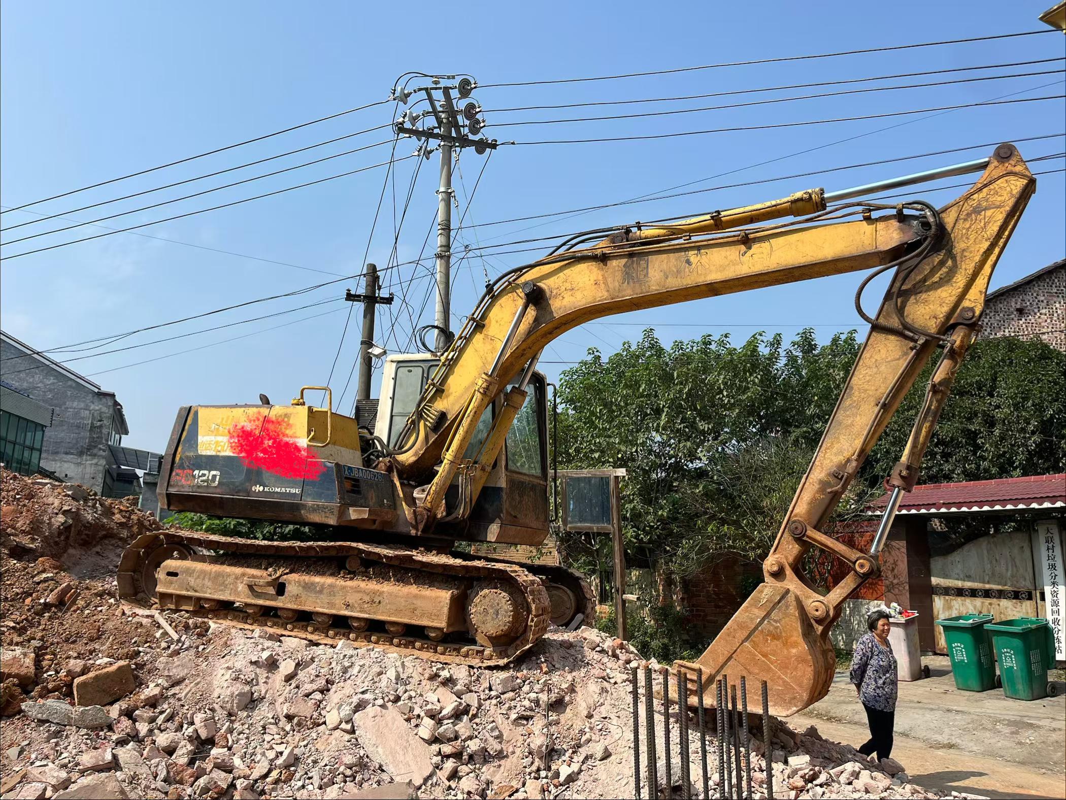 Buy Komatsu PC120-5 Used Excavator / 2