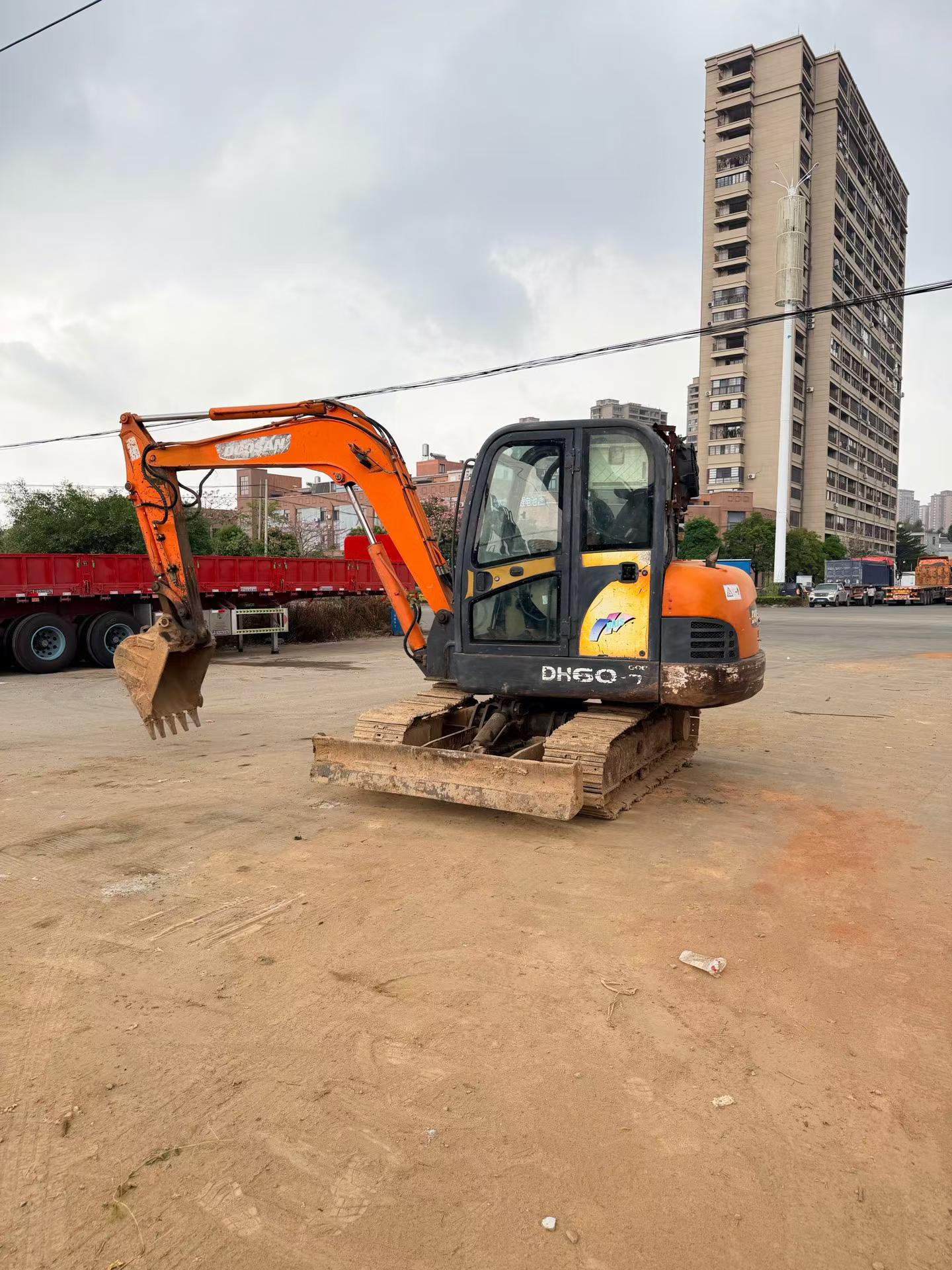 Buy Doosan DH60-7 Used Excavator / 7