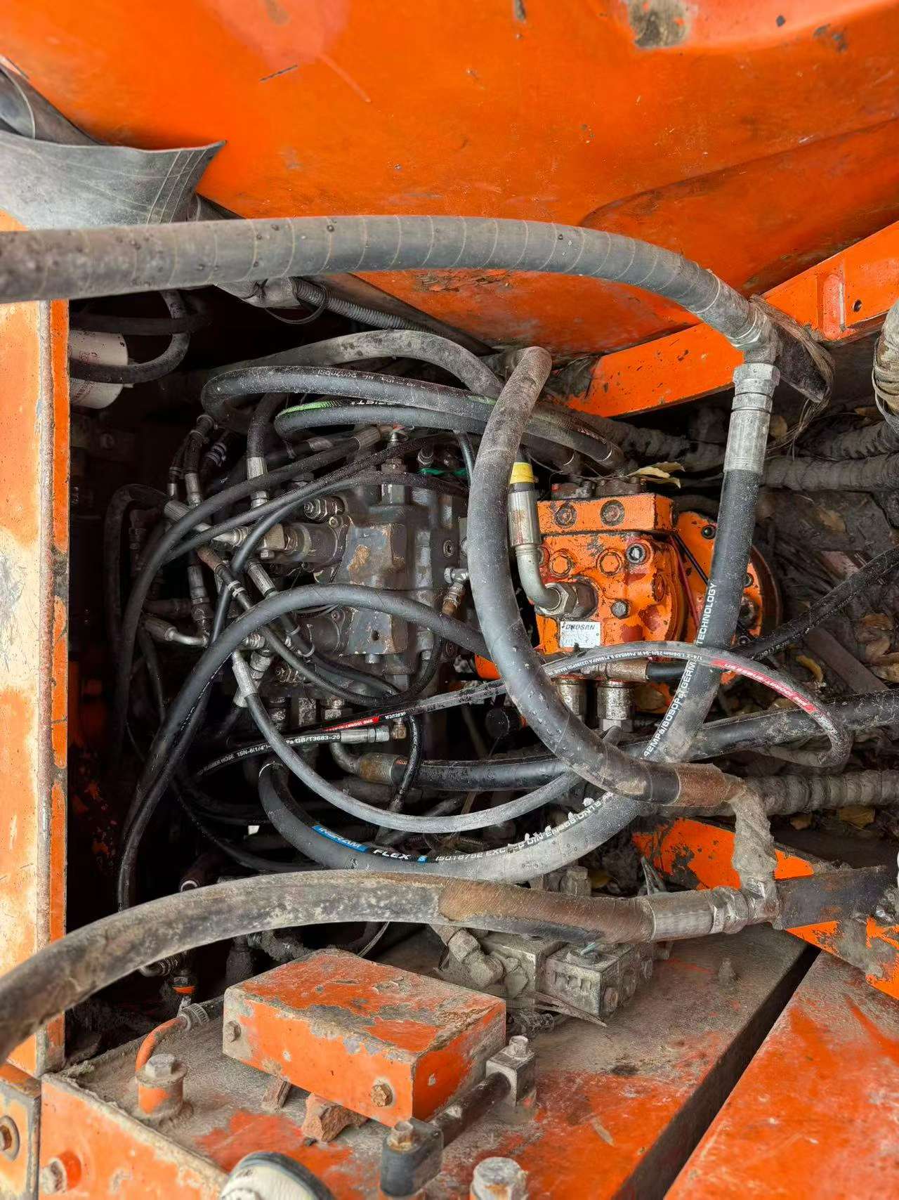 Compre Excavadora Doosan DH150 Usada / 6