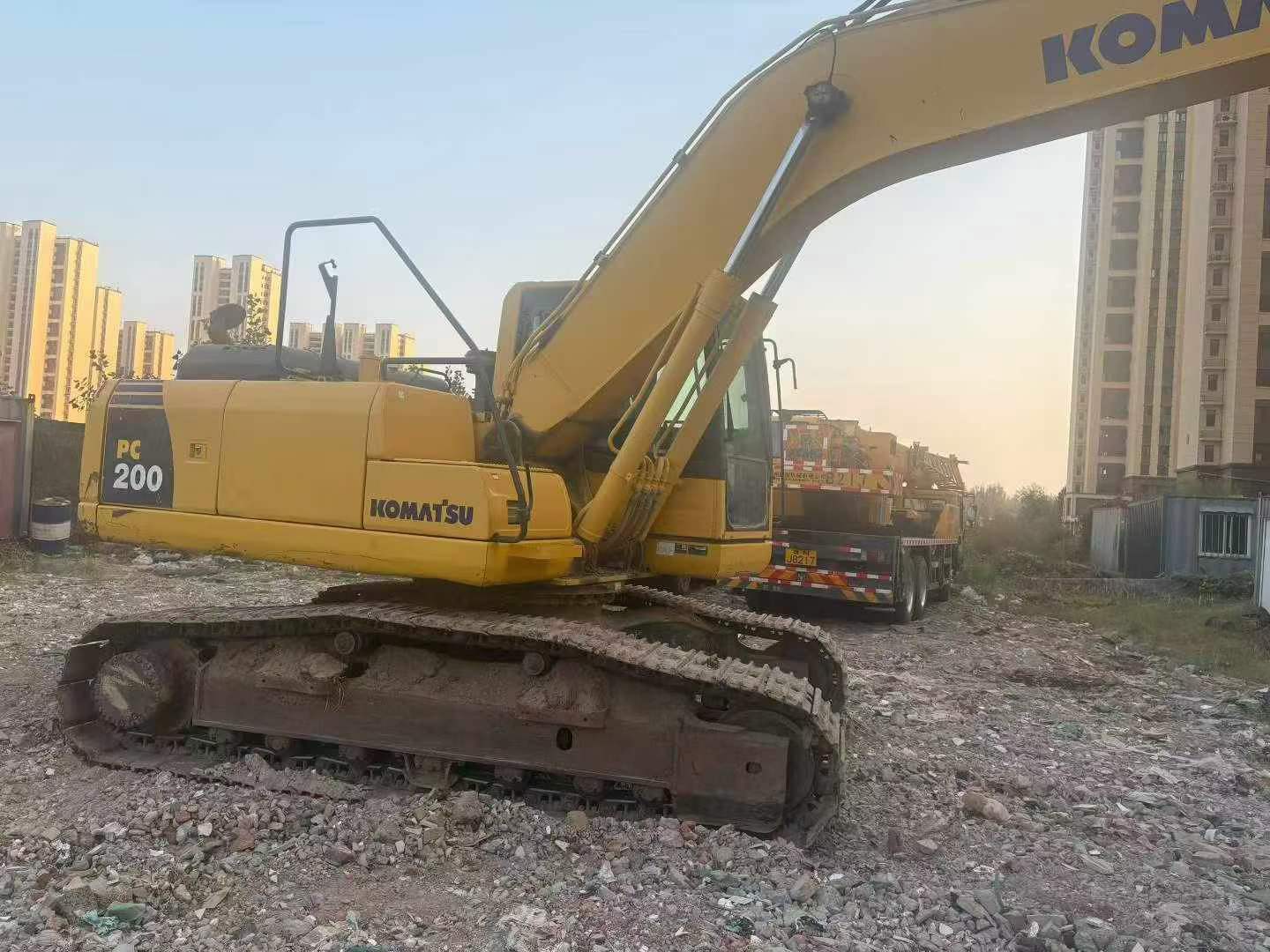 Buy Komatsu PC200 Used Excavator / 2