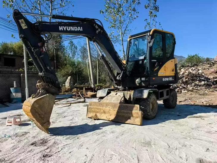Buy Hyundai HX60 Used Excavator / 1