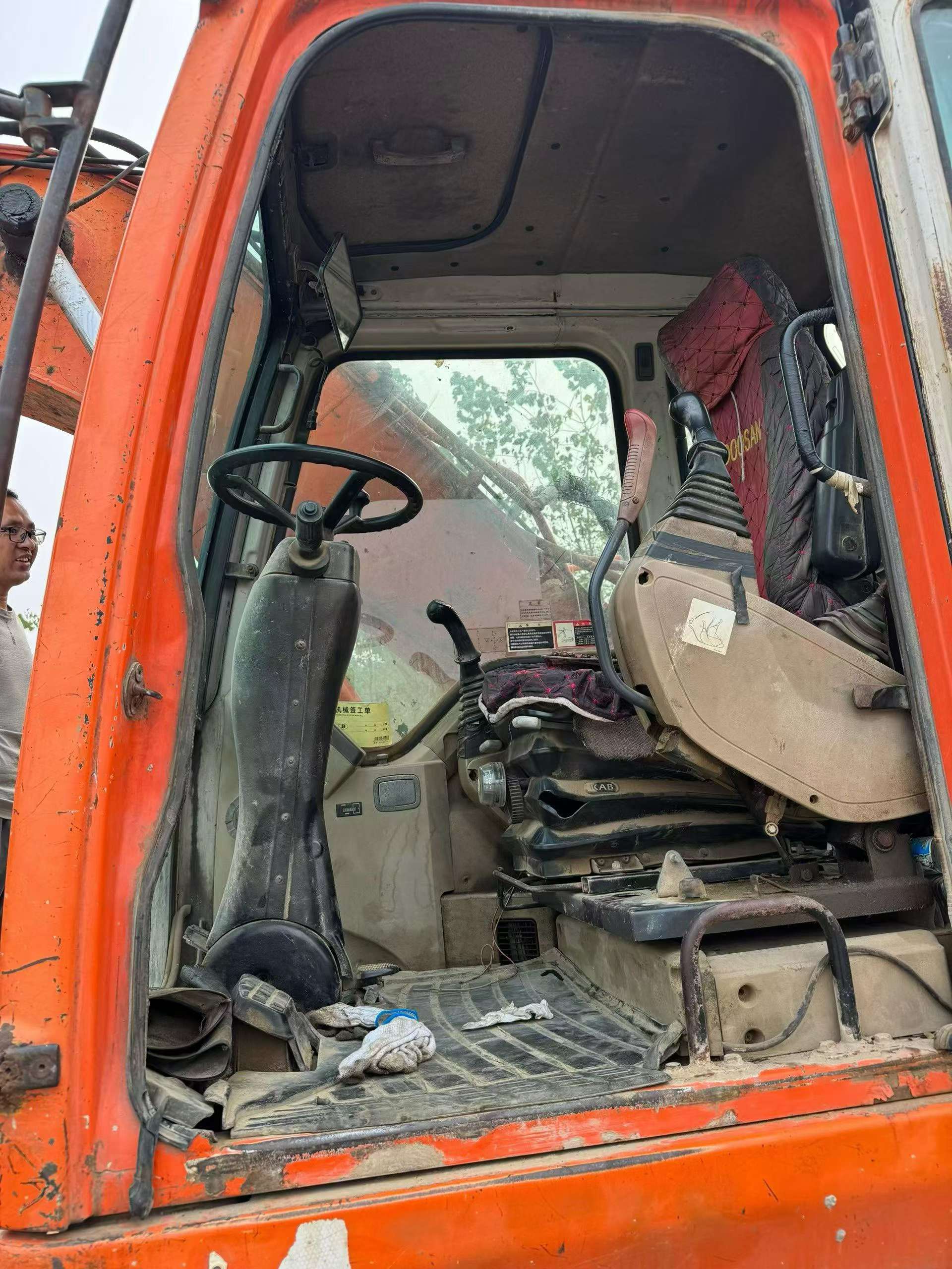 Compre Excavadora Doosan DH150 Usada / 7