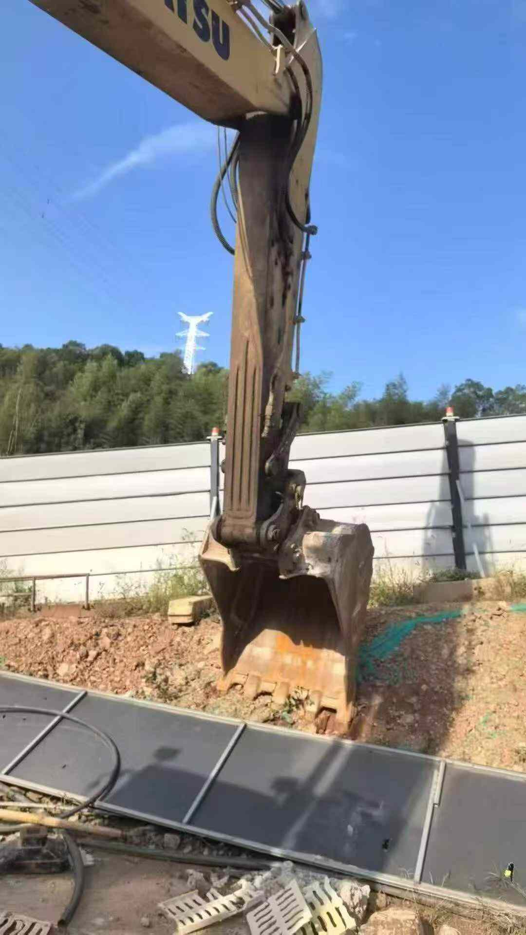 Buy Komatsu PC240-6 Used Excavator / 2