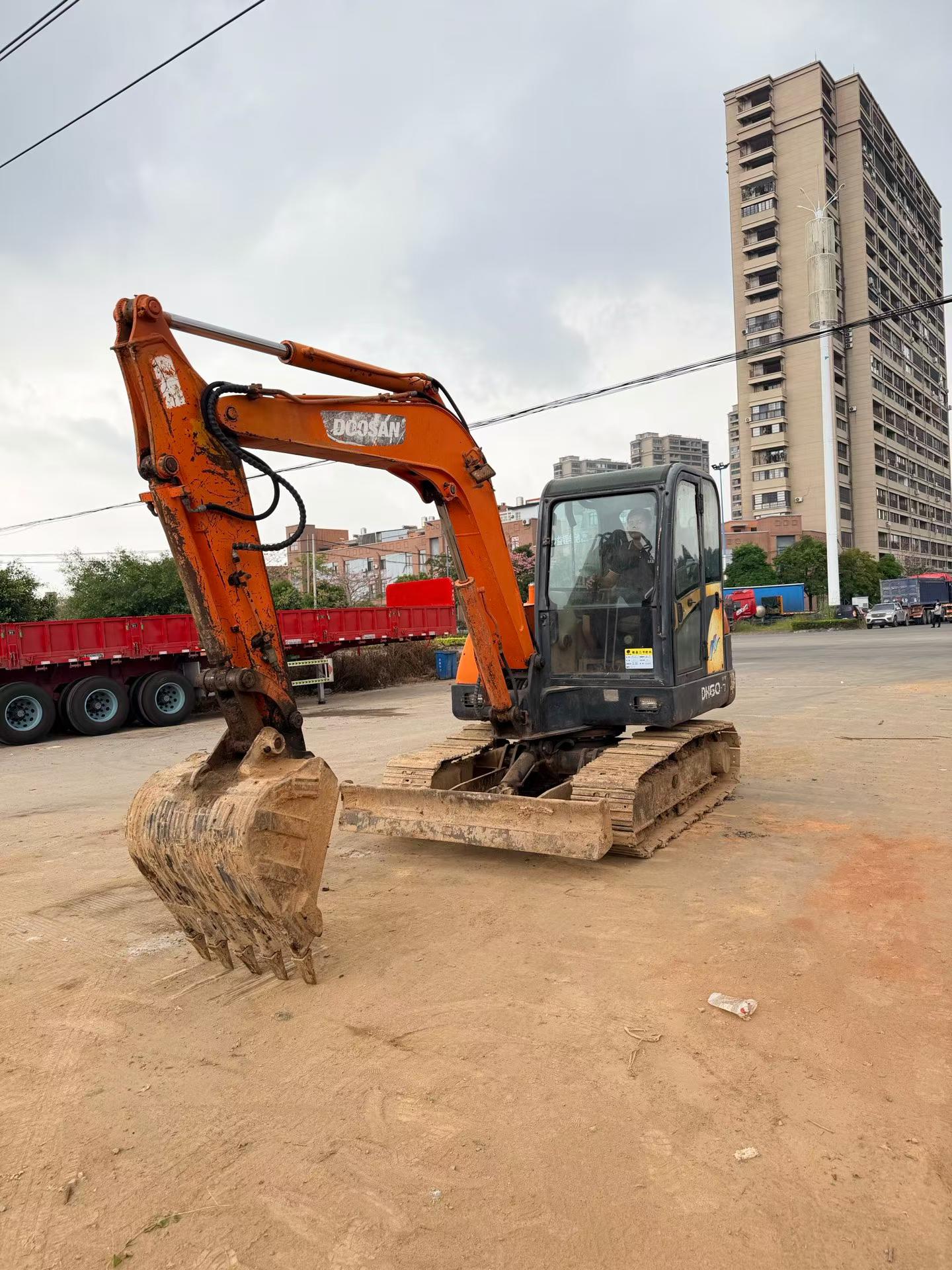 Buy Doosan DH60-7 Used Excavator / 5