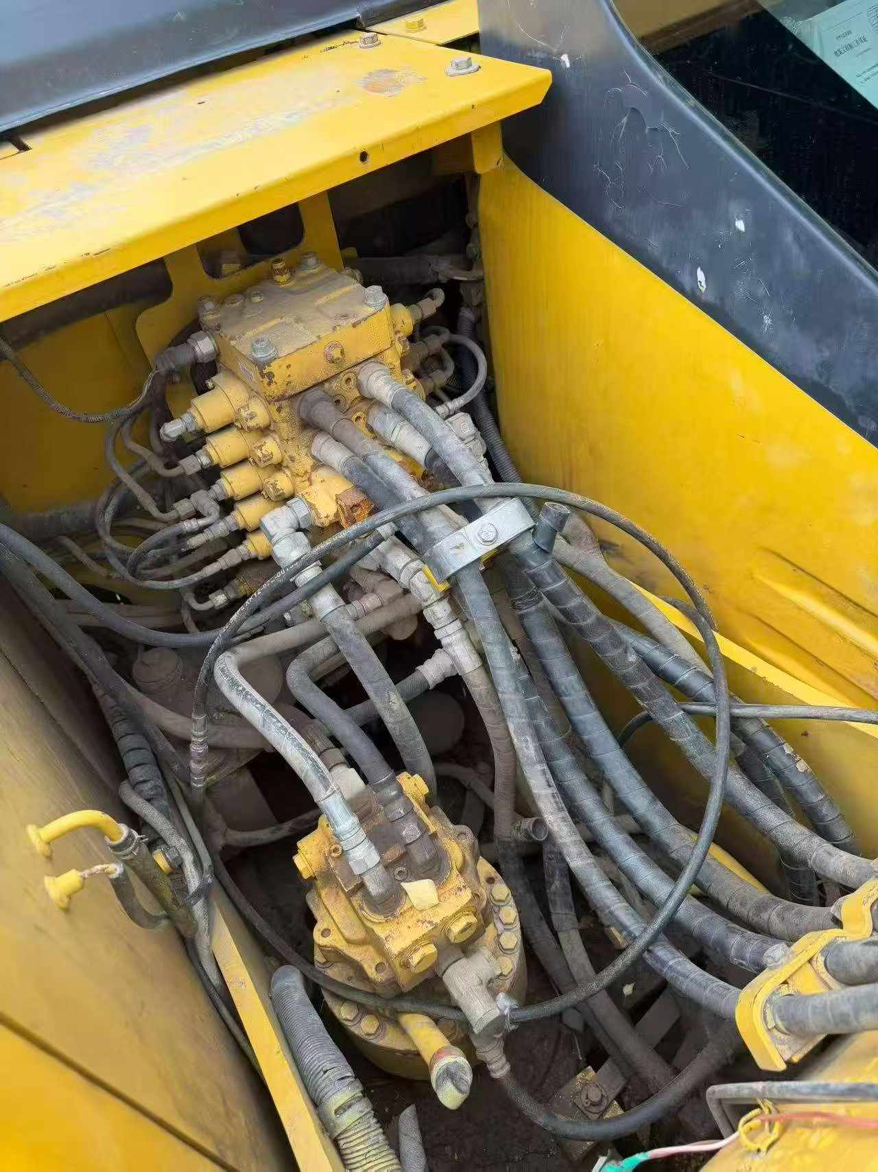 Buy Komatsu PC160-6 Used Excavator / 3
