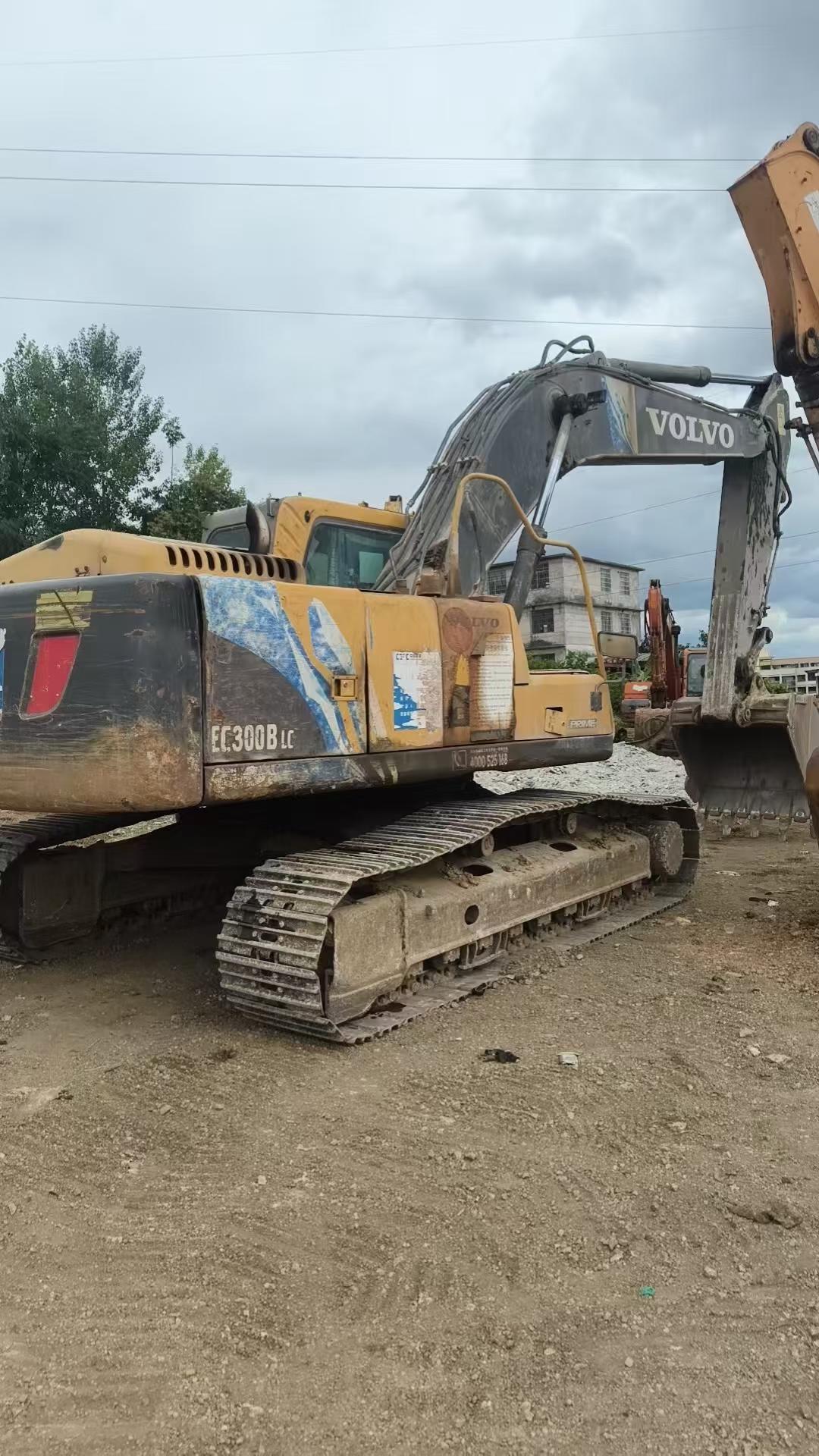 Buy Volvo L250G Used Excavator / 4