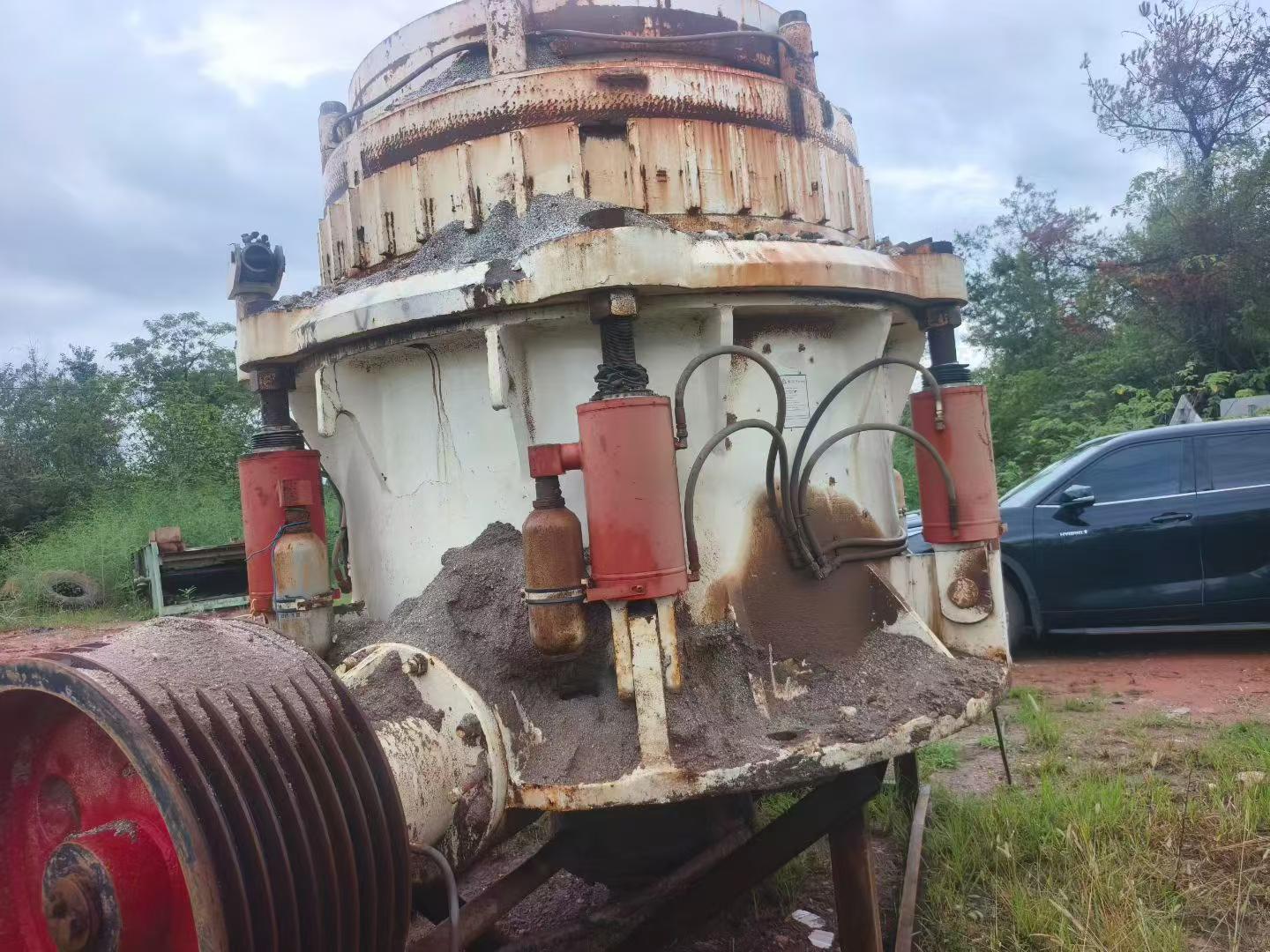 Compre Trituradora Trituradora de cono SBM HPT400 Usada / 2