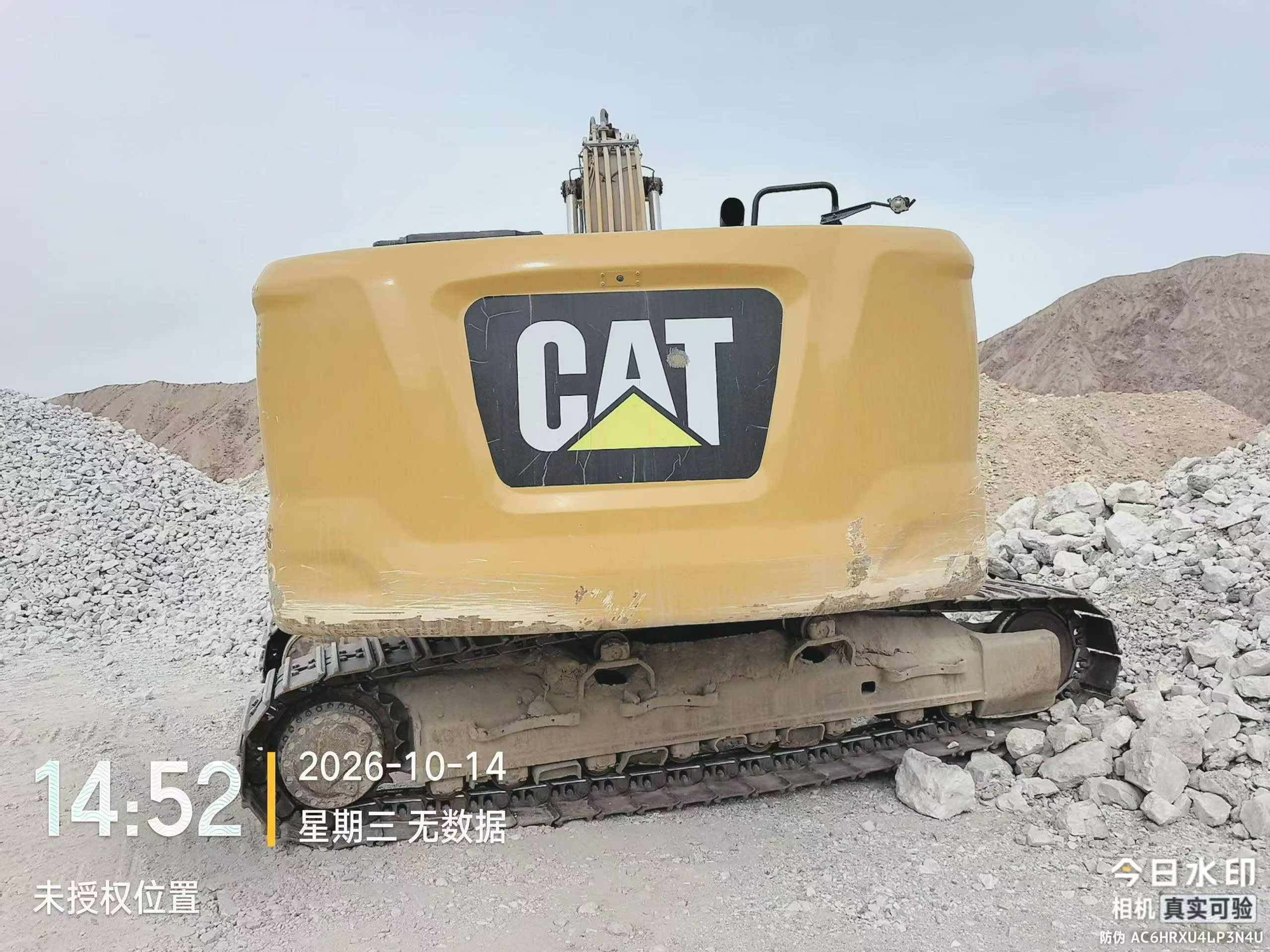Buy Caterpillar 323 Used Excavator / 5