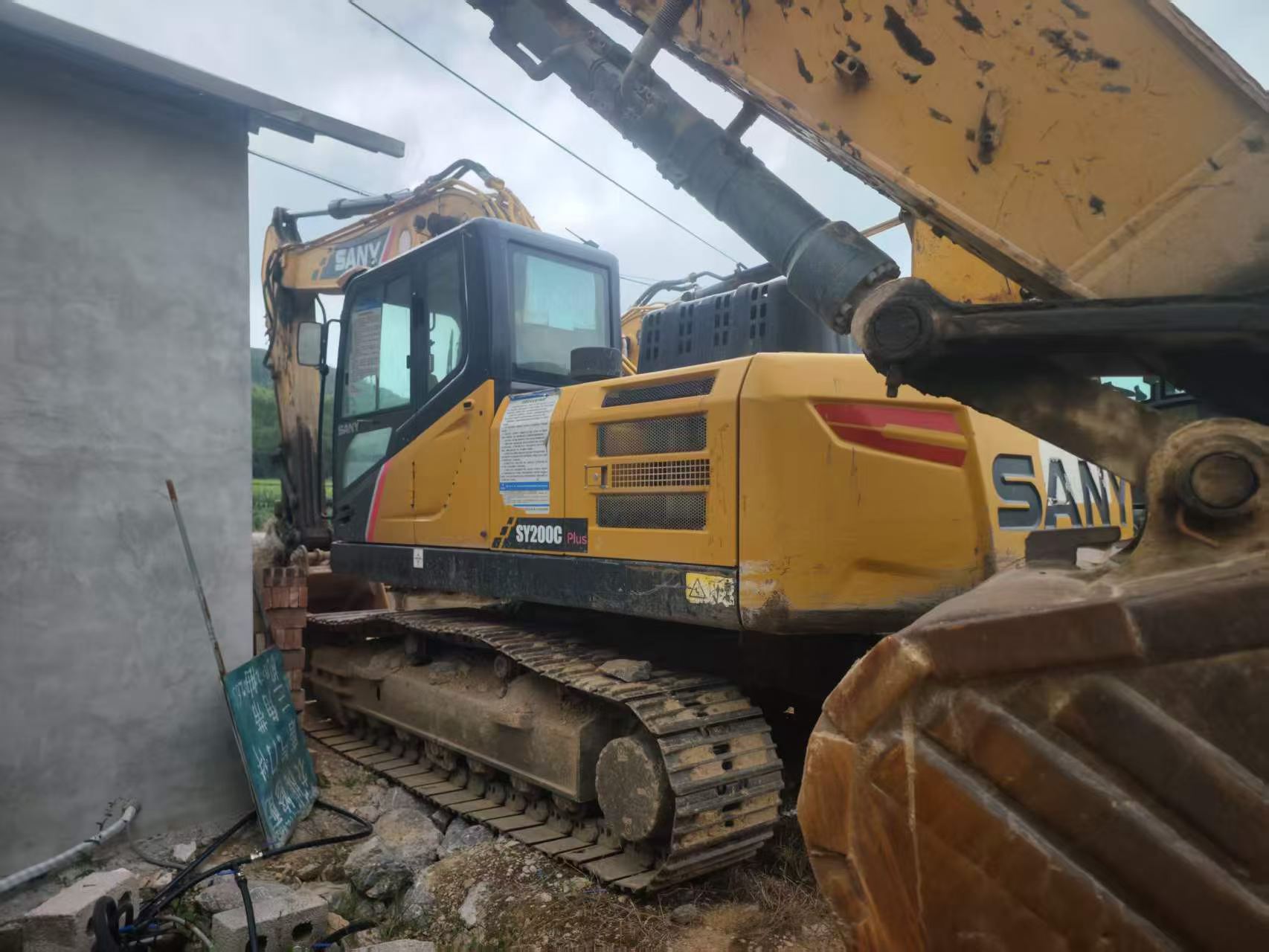 Buy Sany SY200C Used Excavator / 3
