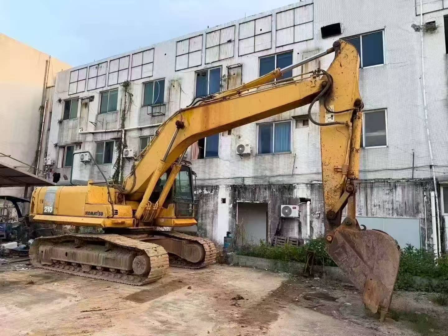 شراء حفارة Komatsu PC210 مستعملة / 9