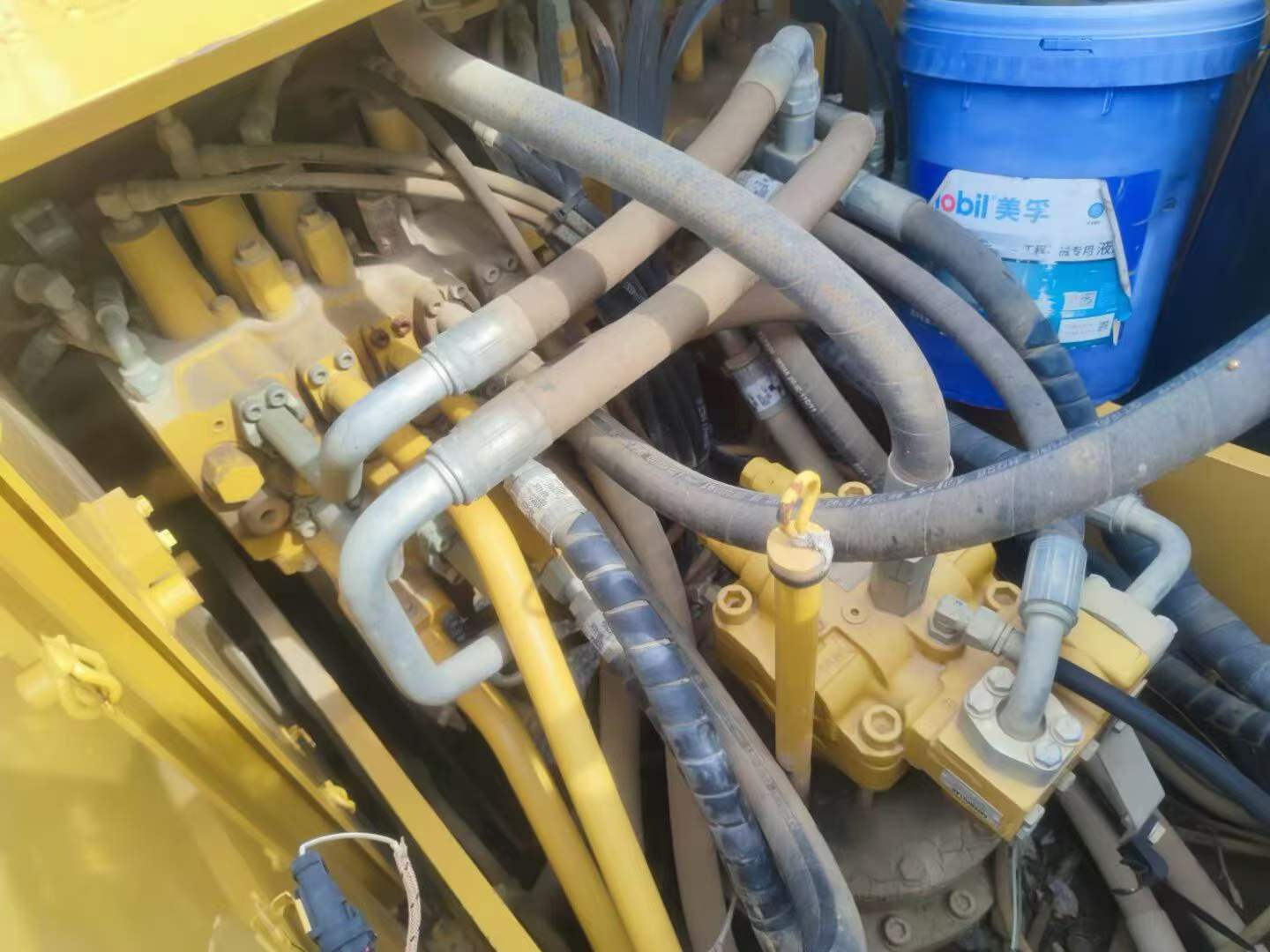 Buy Caterpillar 323 Used Excavator / 6