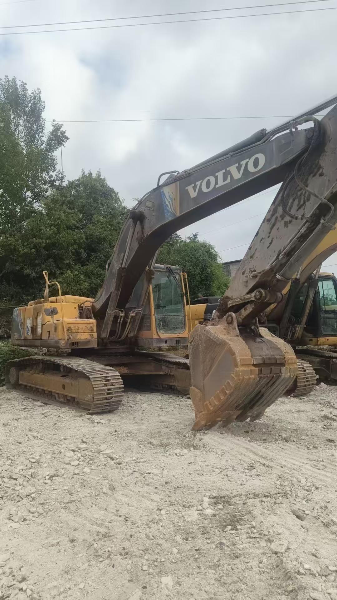 Buy Volvo L250G Used Excavator / 2