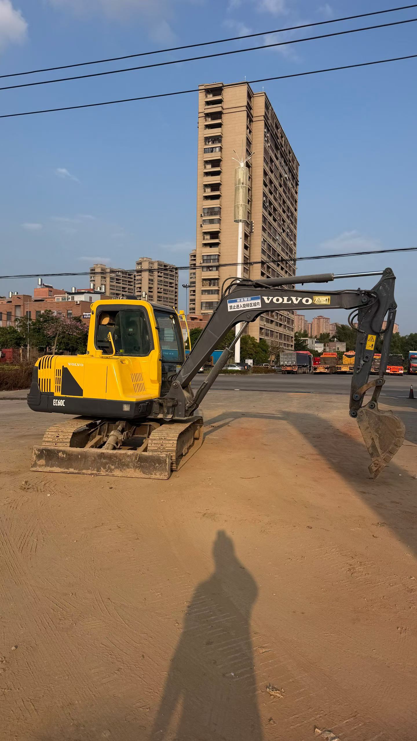 شراء حفارة Volvo EC55 مستعملة / 2