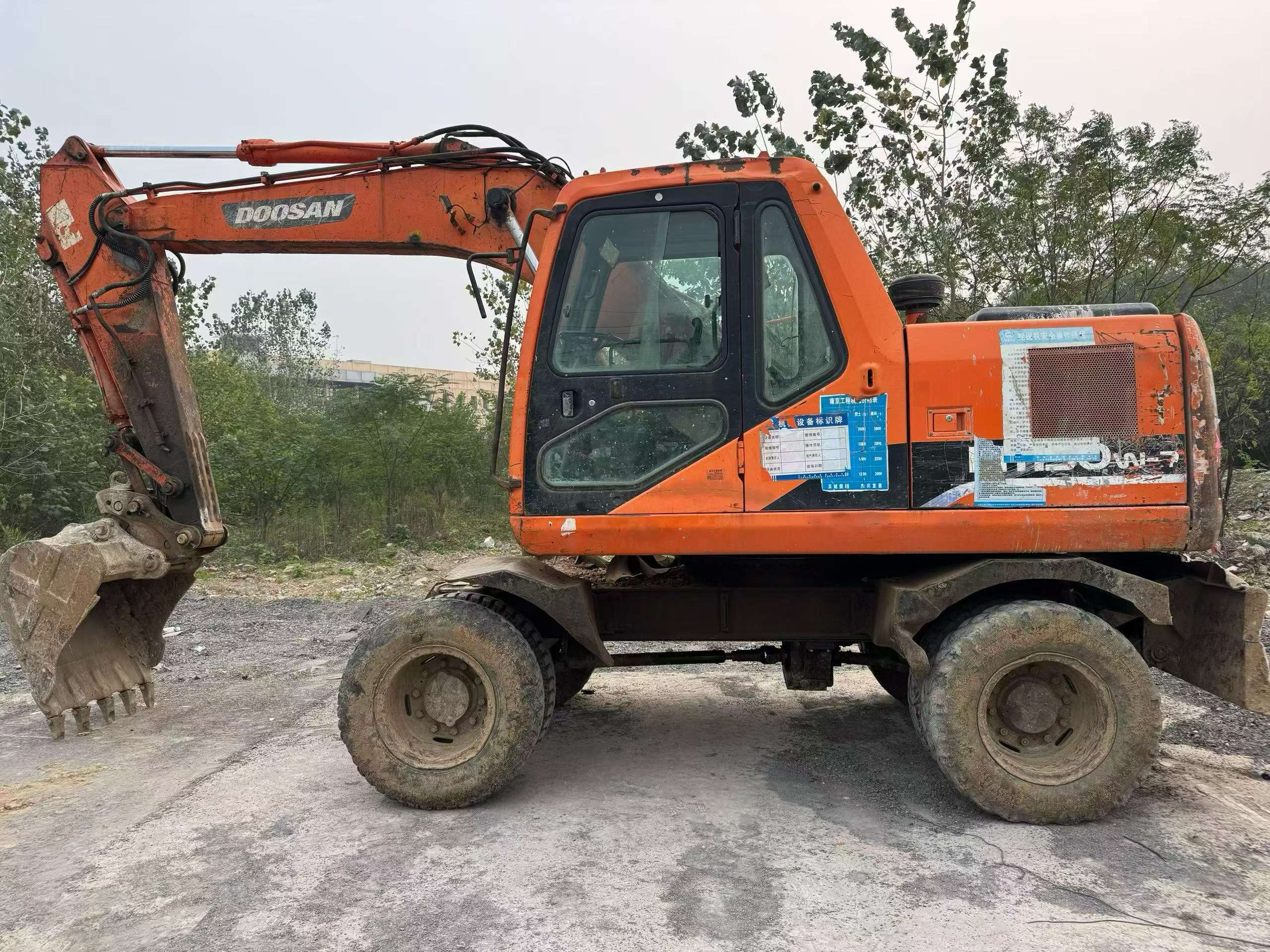 Compre Excavadora Doosan DH150 Usada / 2