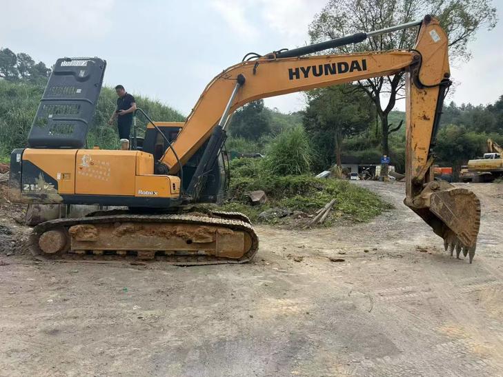 Buy Hyundai R215-7 Used Excavator / 1