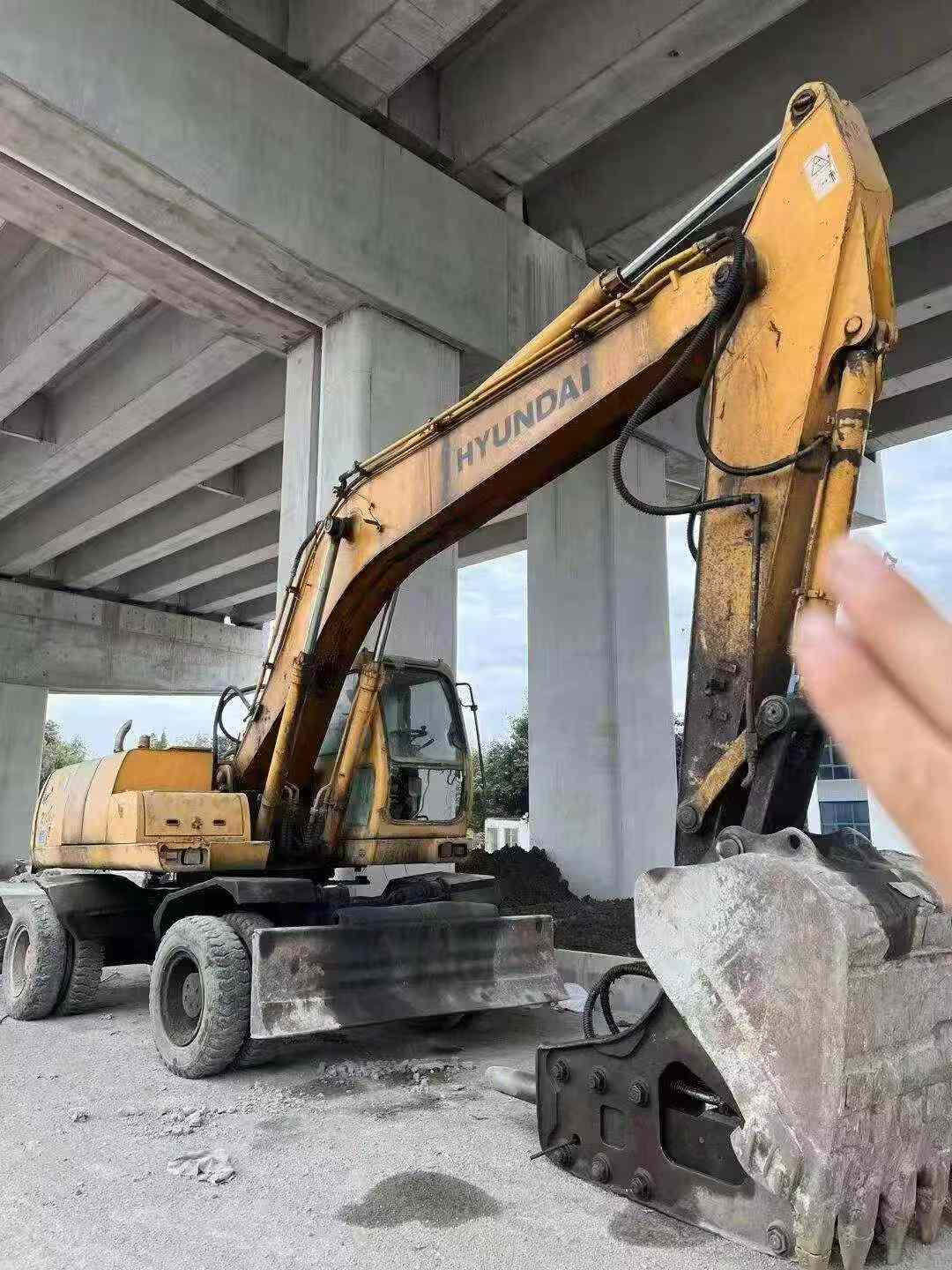 Buy Hyundai R210-5 Used Excavator / 4