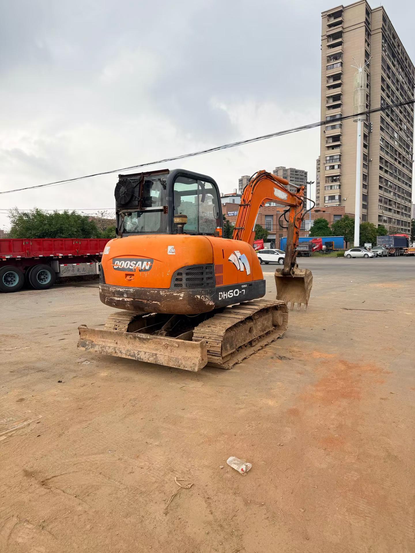 Buy Doosan DH60-7 Used Excavator / 2