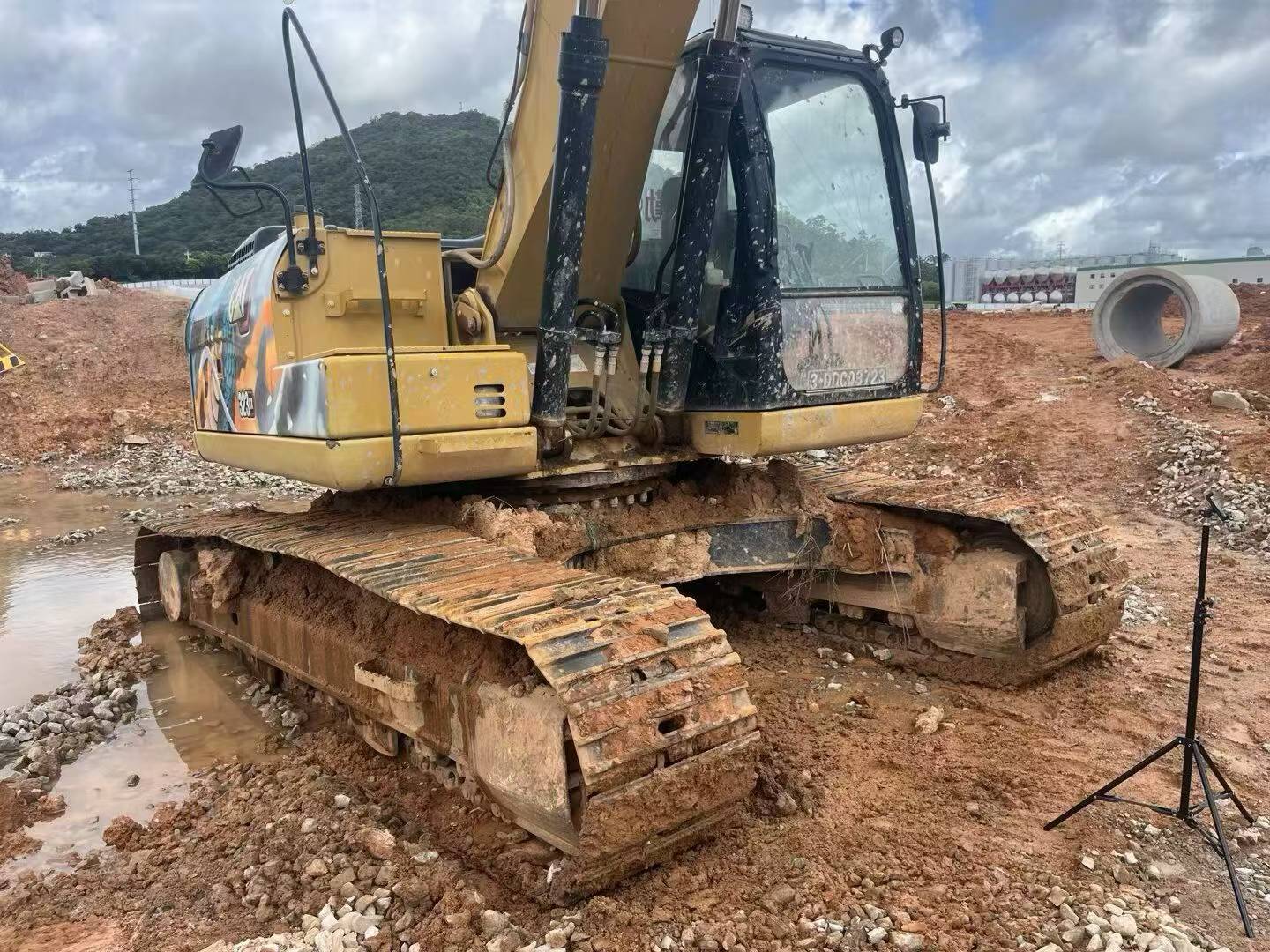 Buy Caterpillar 323 Used Excavator / 6