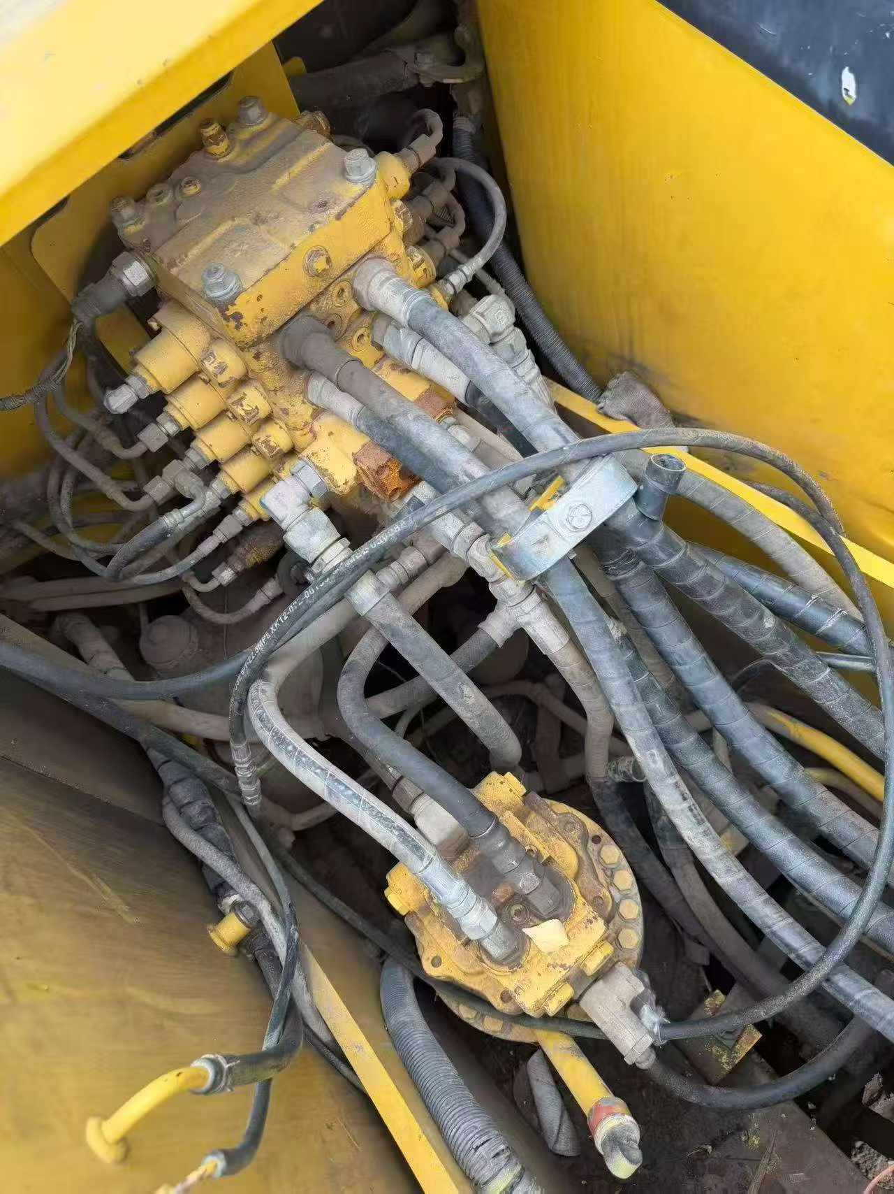 Buy Komatsu PC130 Used Excavator / 4
