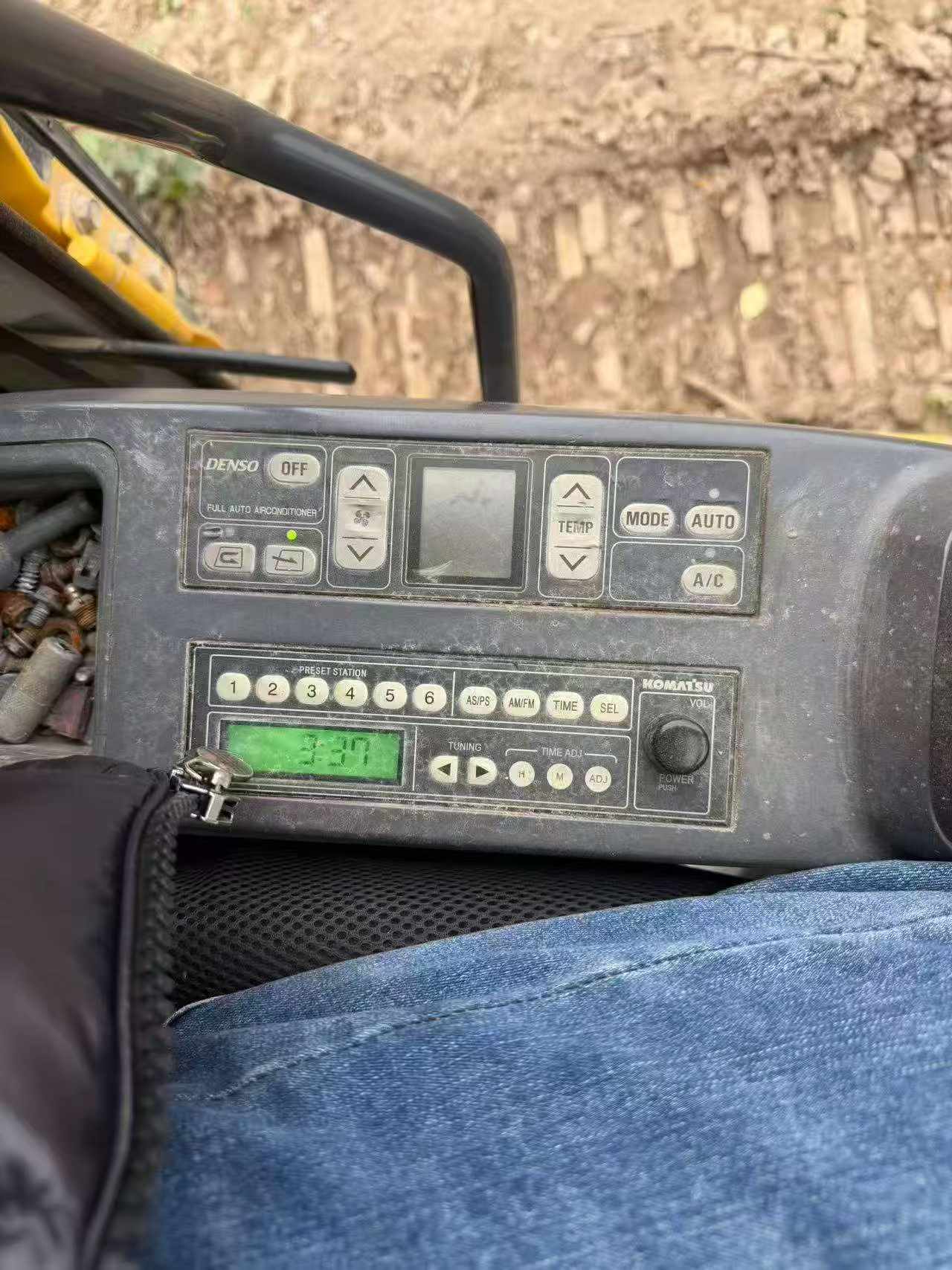 Buy Komatsu PC160-6 Used Excavator / 5