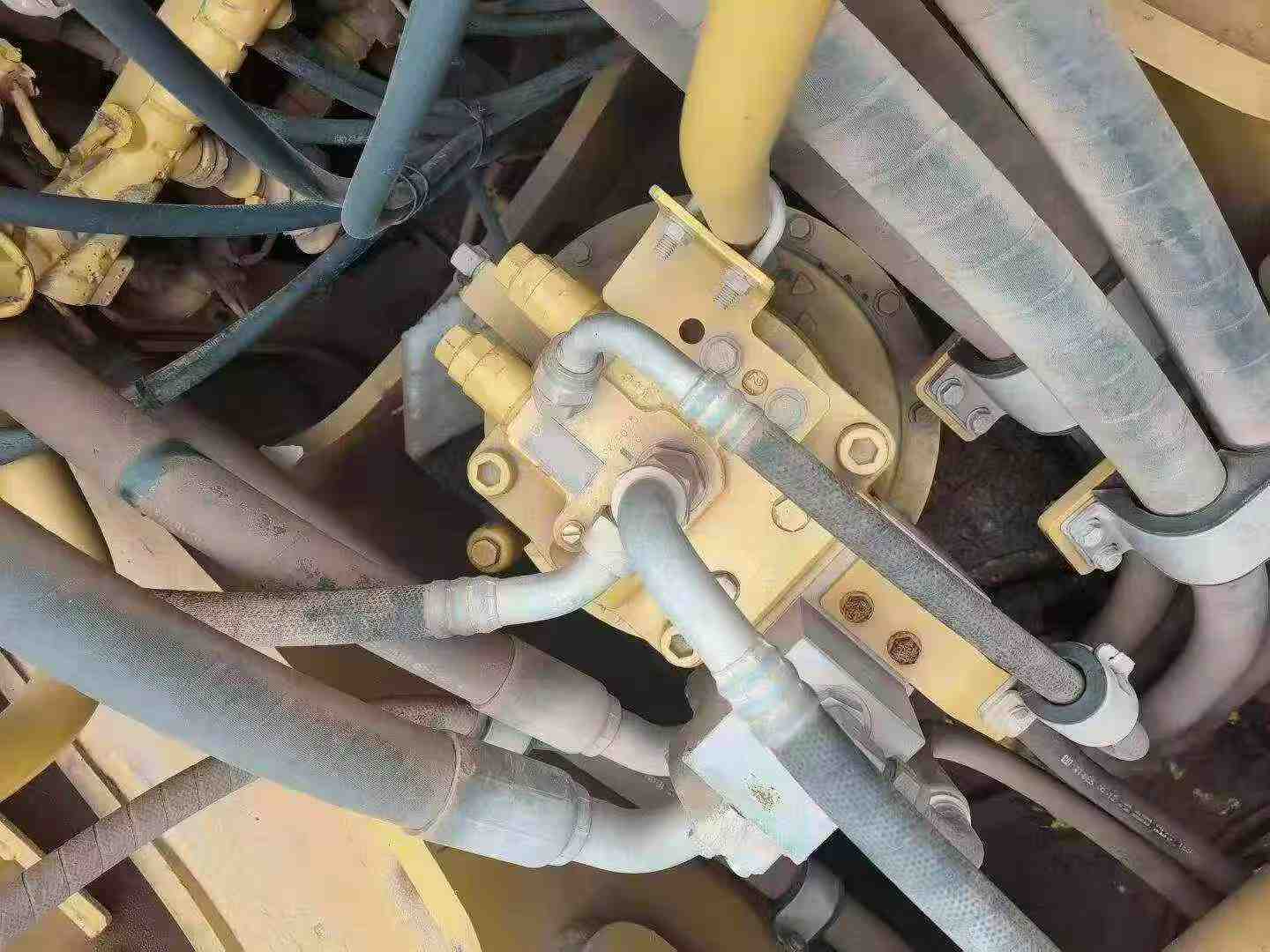Compre Excavadora Caterpillar 390DL Usada / 4