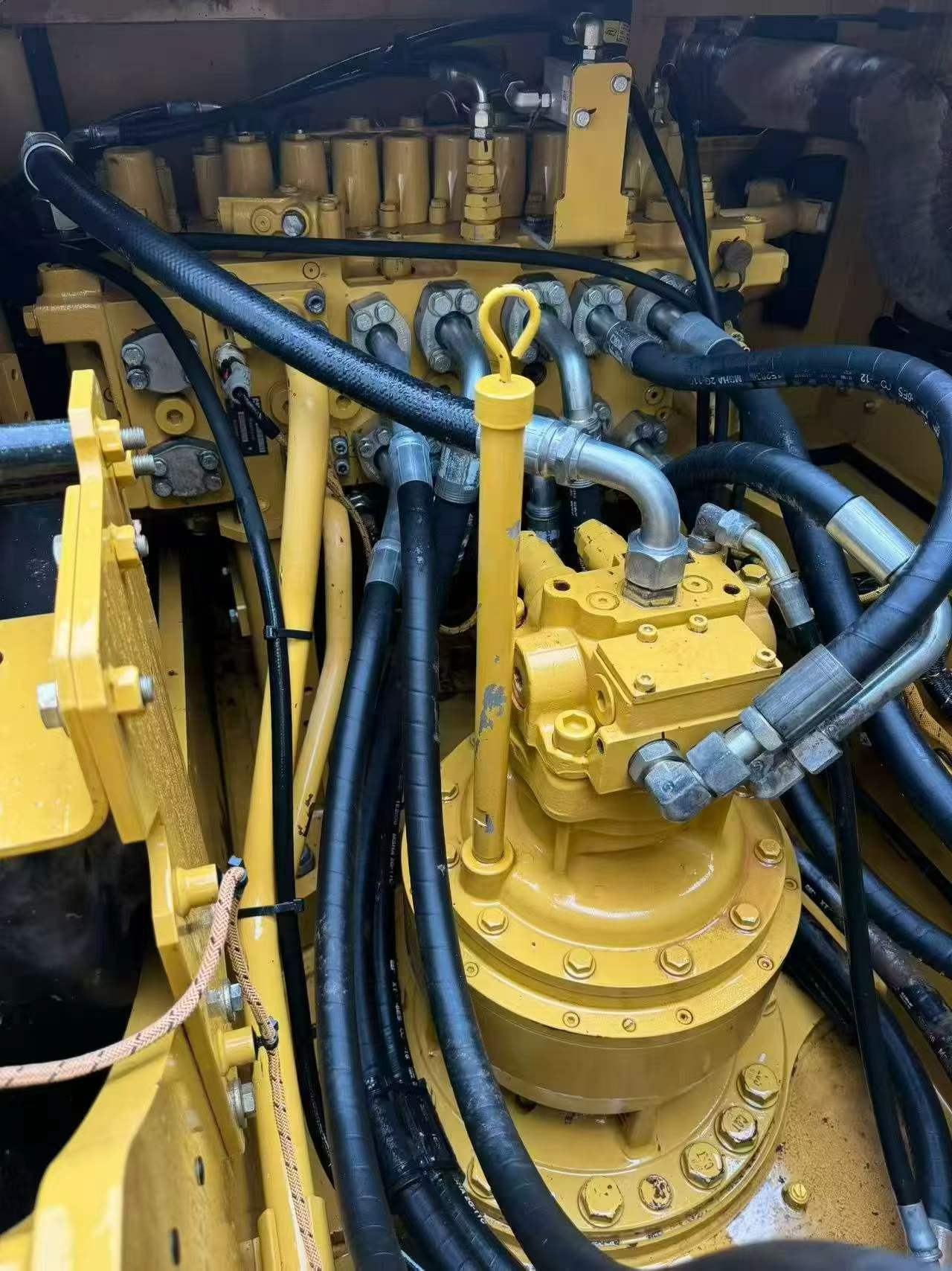 Buy Caterpillar 323 Used Excavator / 6