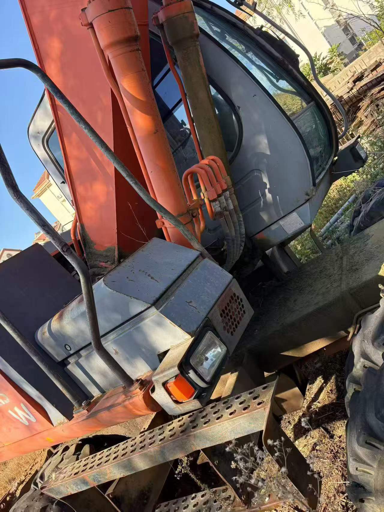 Buy Hitachi ZX160W Used Excavator / 2