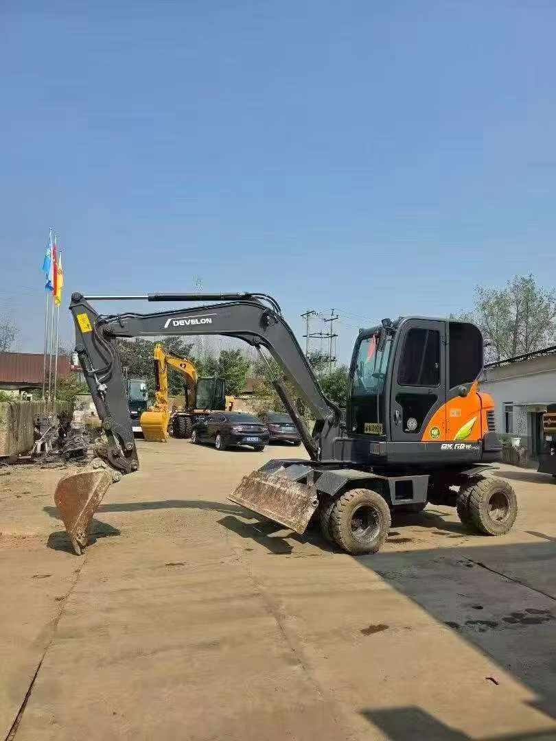 Buy Doosan DH60 Used Excavator / 3