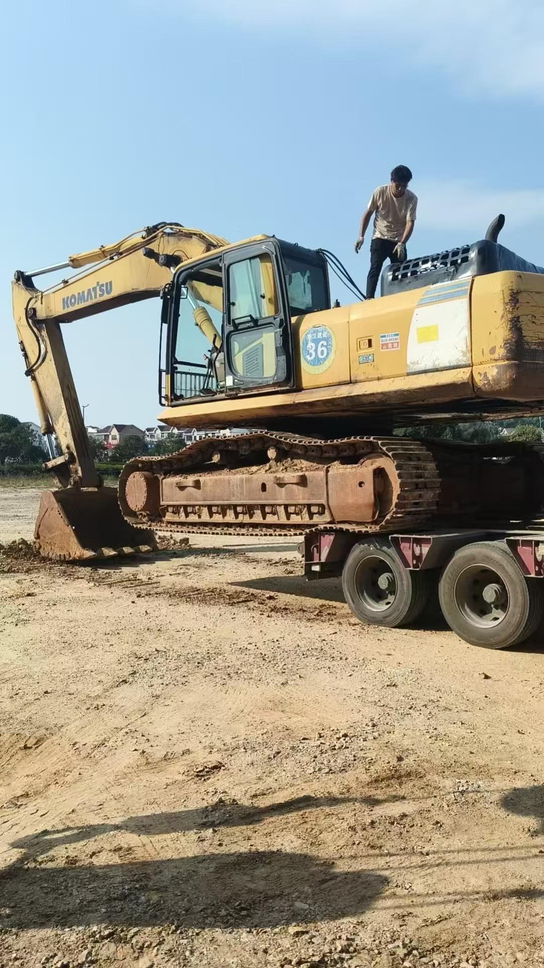 Buy Komatsu PC200-6 Used Excavator / 7