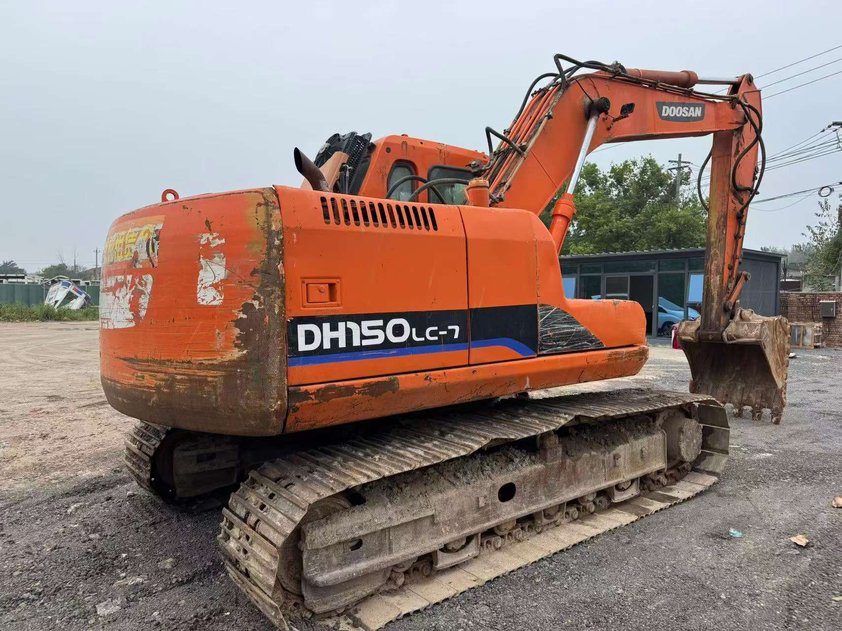 Compre Excavadora Doosan DH150 Usada / 7