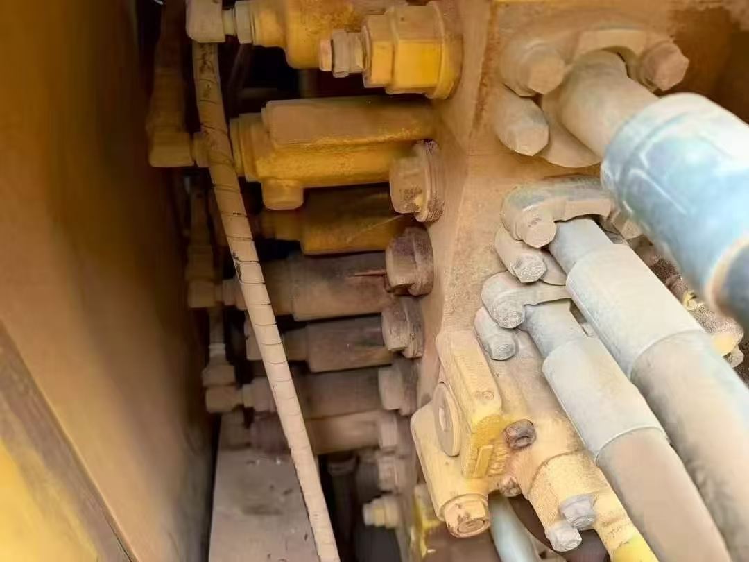 شراء حفارة Komatsu PC210 مستعملة / 2
