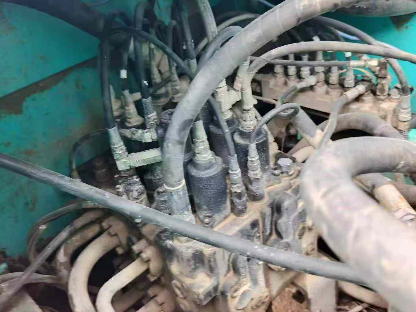 Buy Kobelco SK210 Used Excavator / 4
