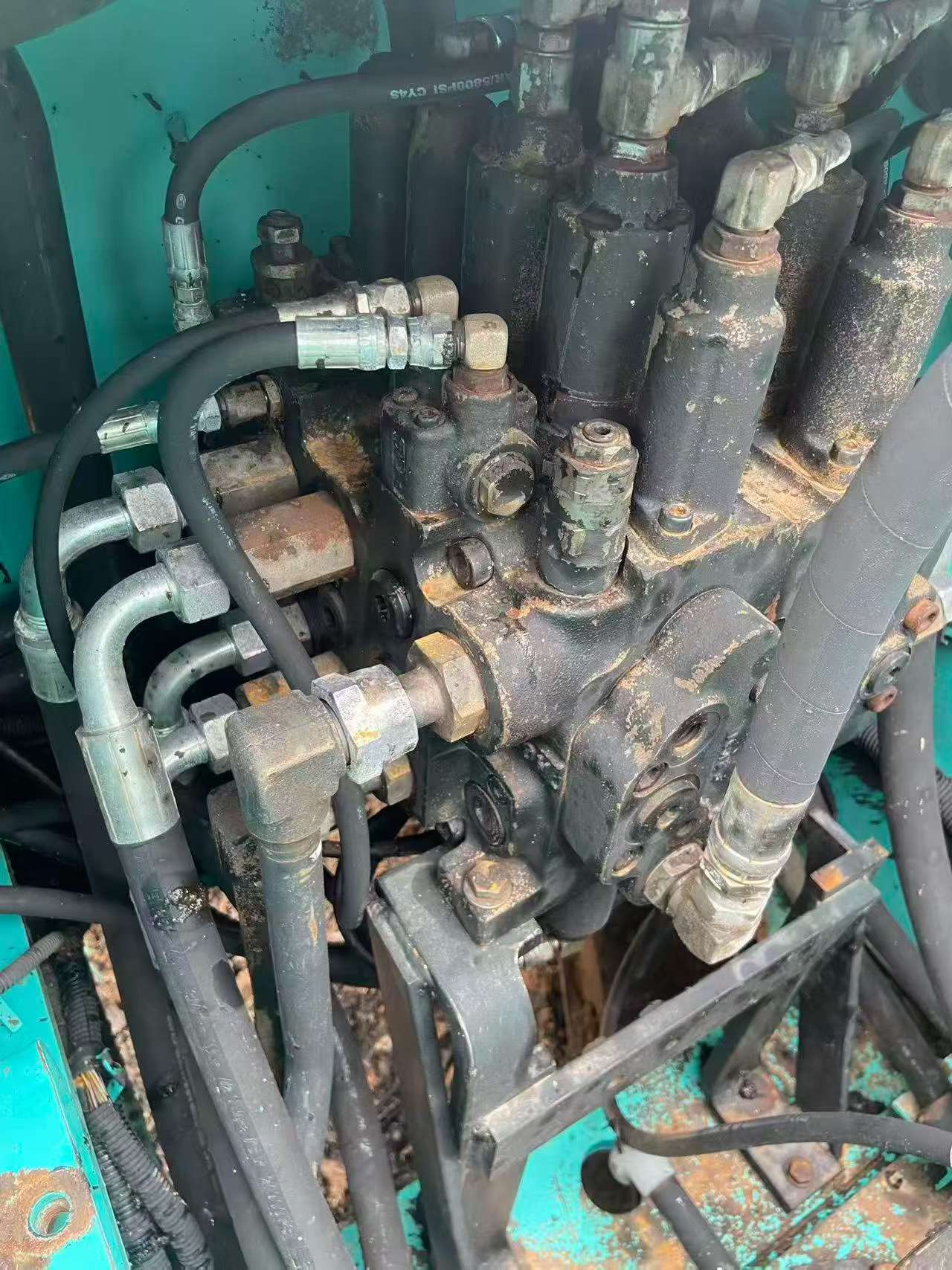 Compre Escavadeira Kobelco SK210-6 Usada / 5