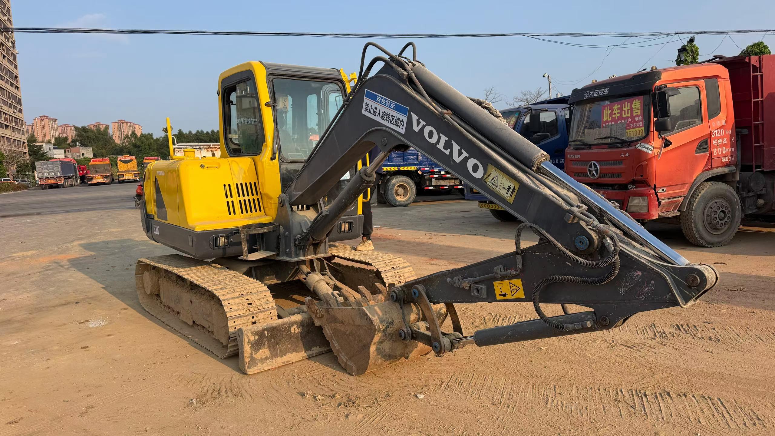 شراء حفارة Volvo EC55 مستعملة / 7