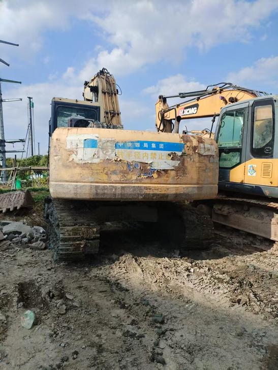 Buy Komatsu PC200-7 Used Excavator / 1