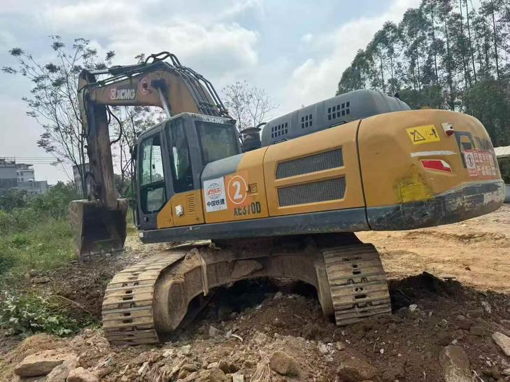 Buy XCMG XE370D Used Excavator / 1