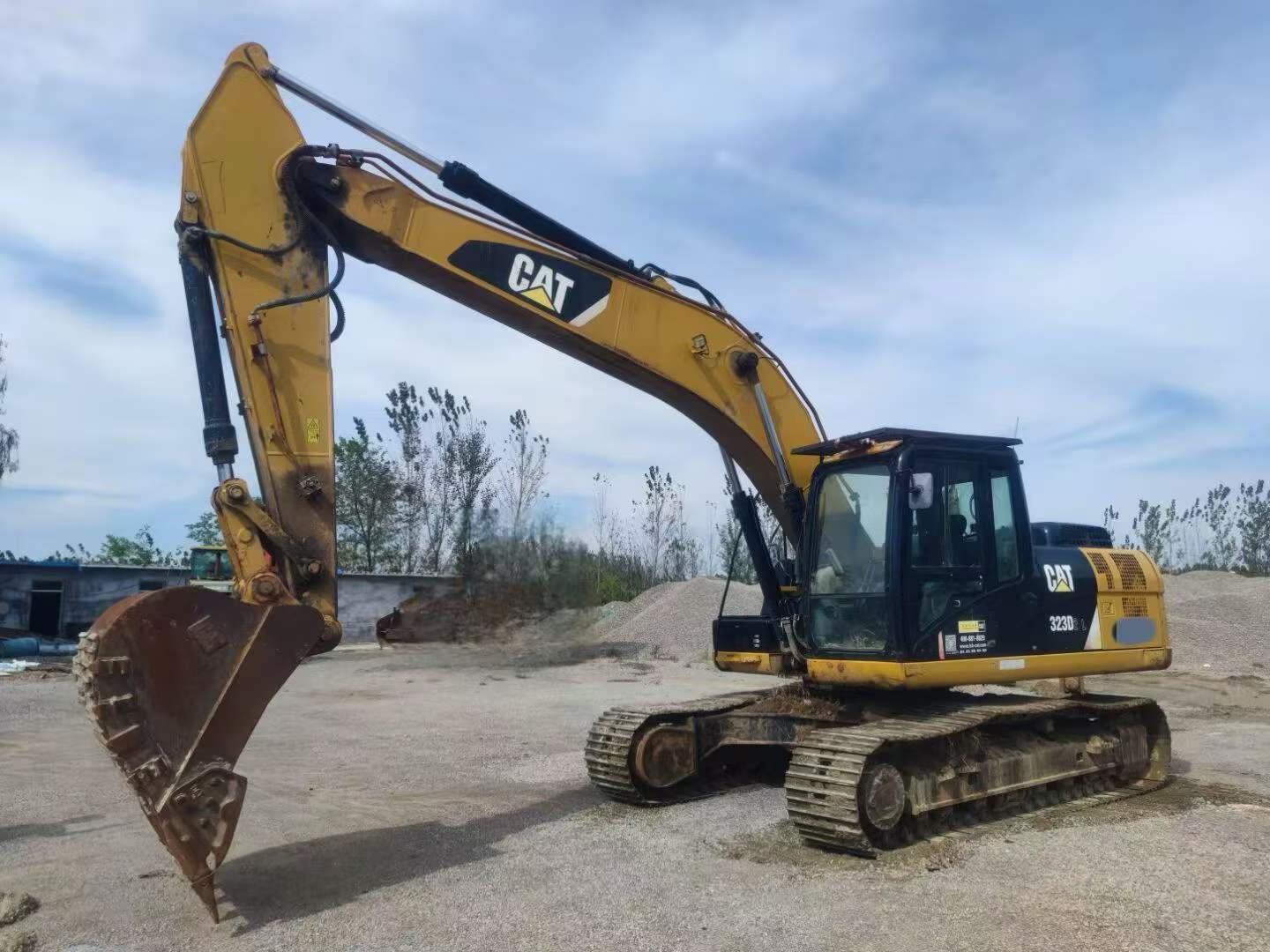 Buy Caterpillar 323 Used Excavator / 4
