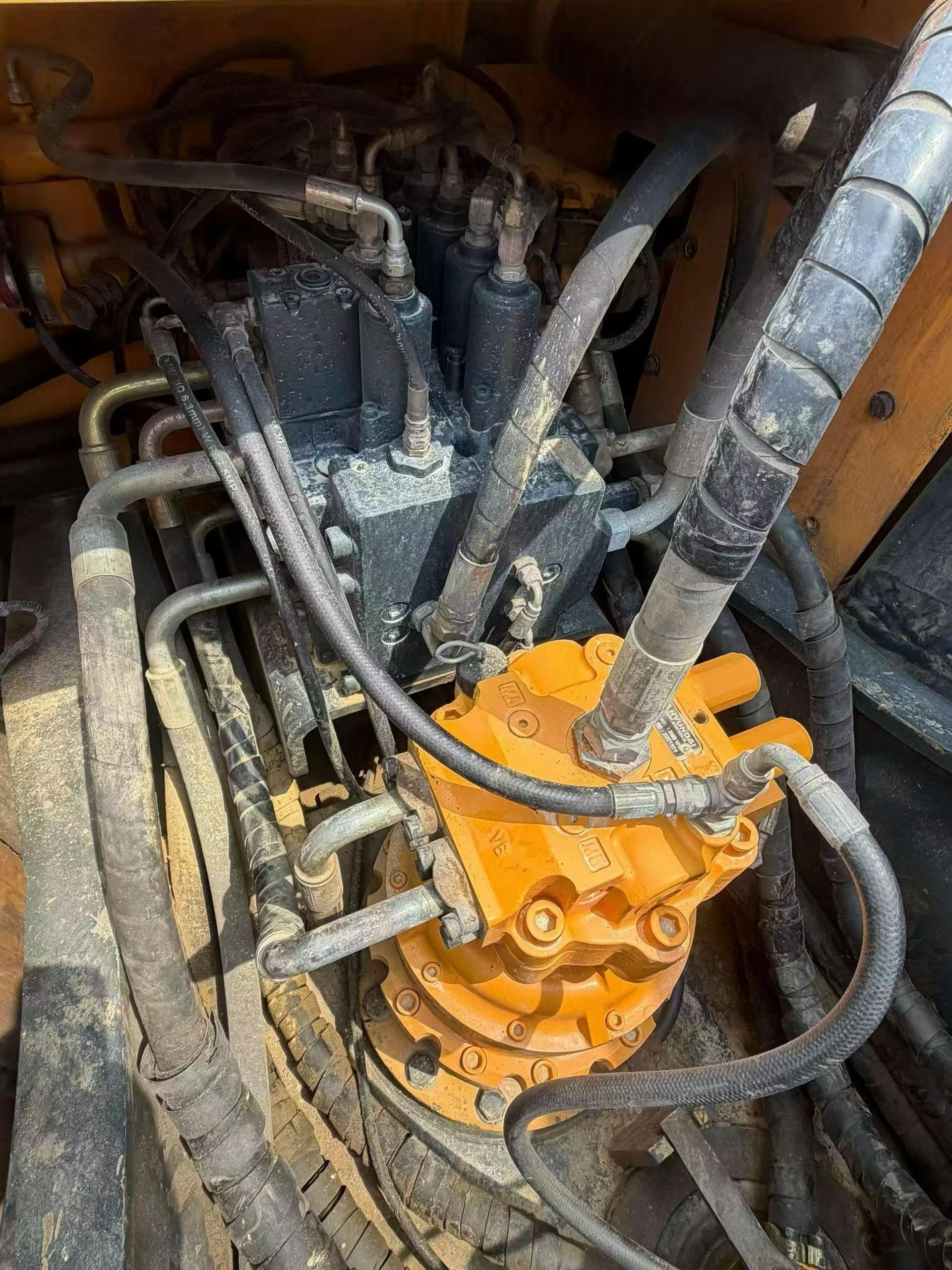 Buy Hyundai R215VS Used Excavator / 6 Buy Hyundai R215VS Used Excavator / 6