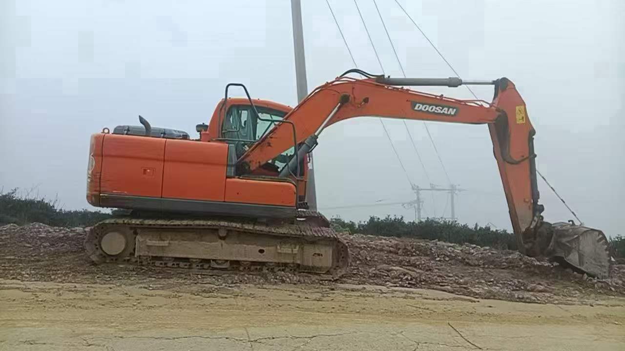 Buy Doosan DH150 Used Excavator / 3