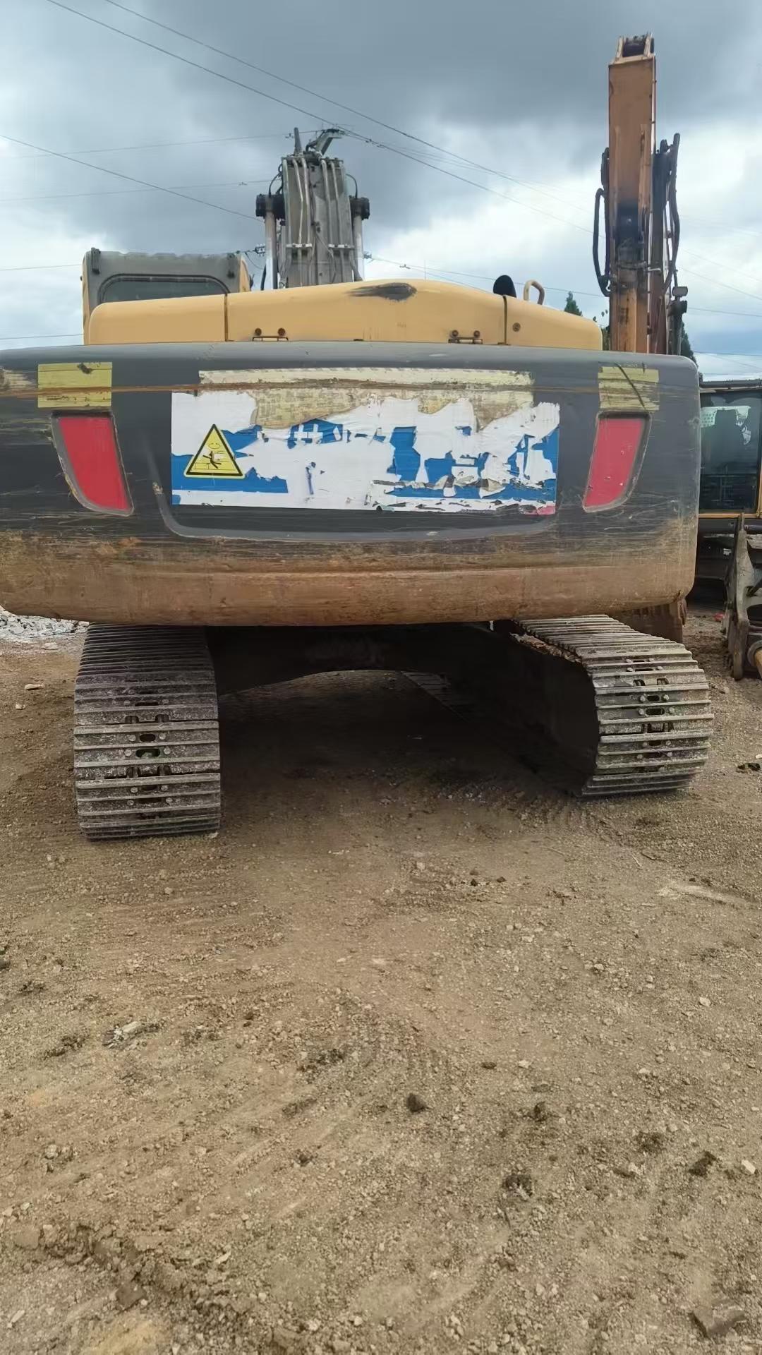 Buy Volvo L250G Used Excavator / 3