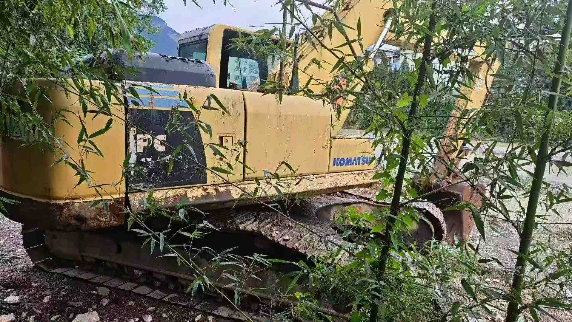 Buy Komatsu PC240-6 Used Excavator / 6