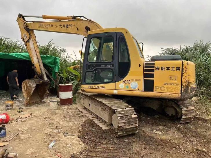Buy Komatsu PC120-6 Used Excavator / 1