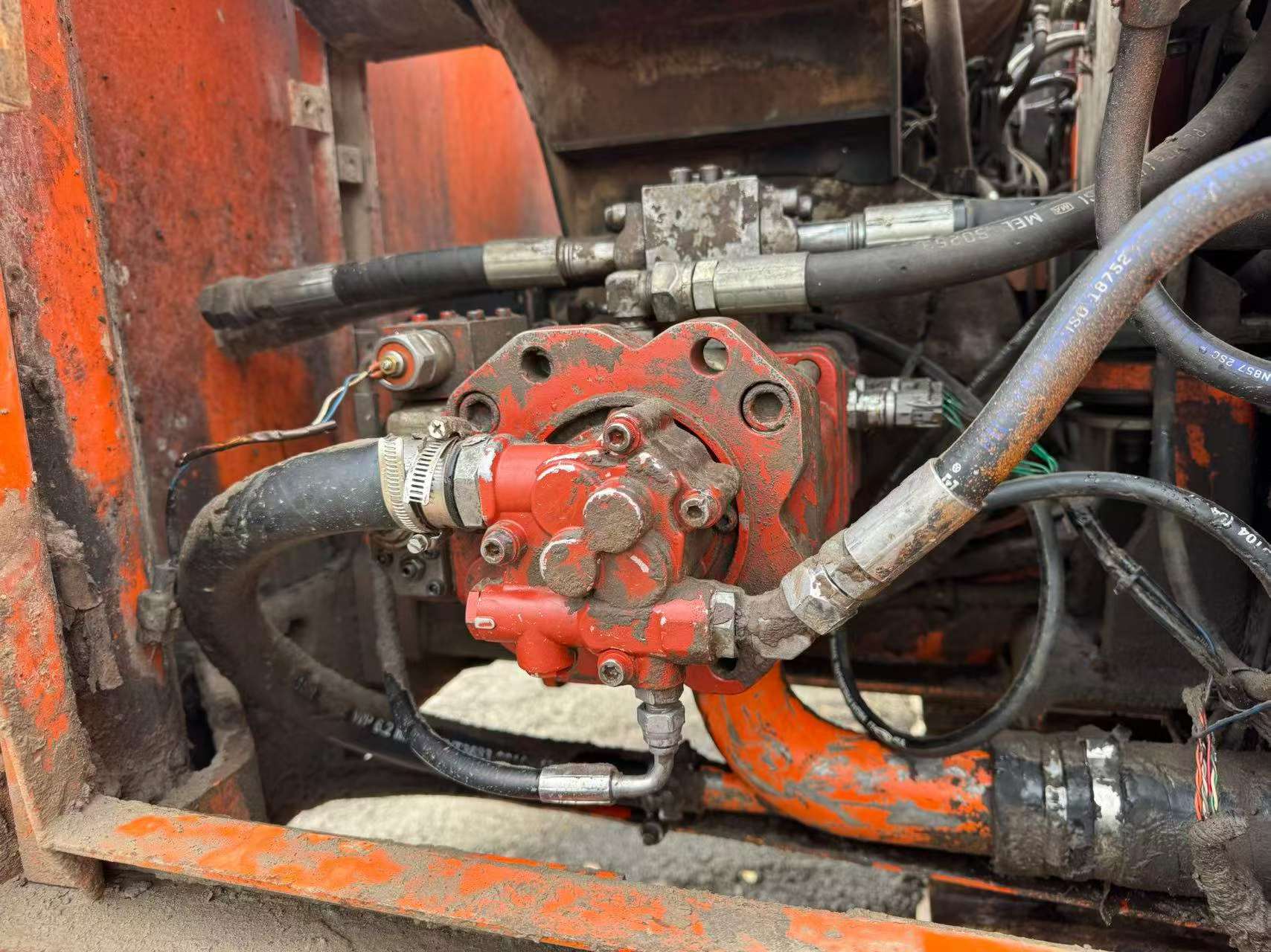 Compre Excavadora Doosan DH150 Usada / 4